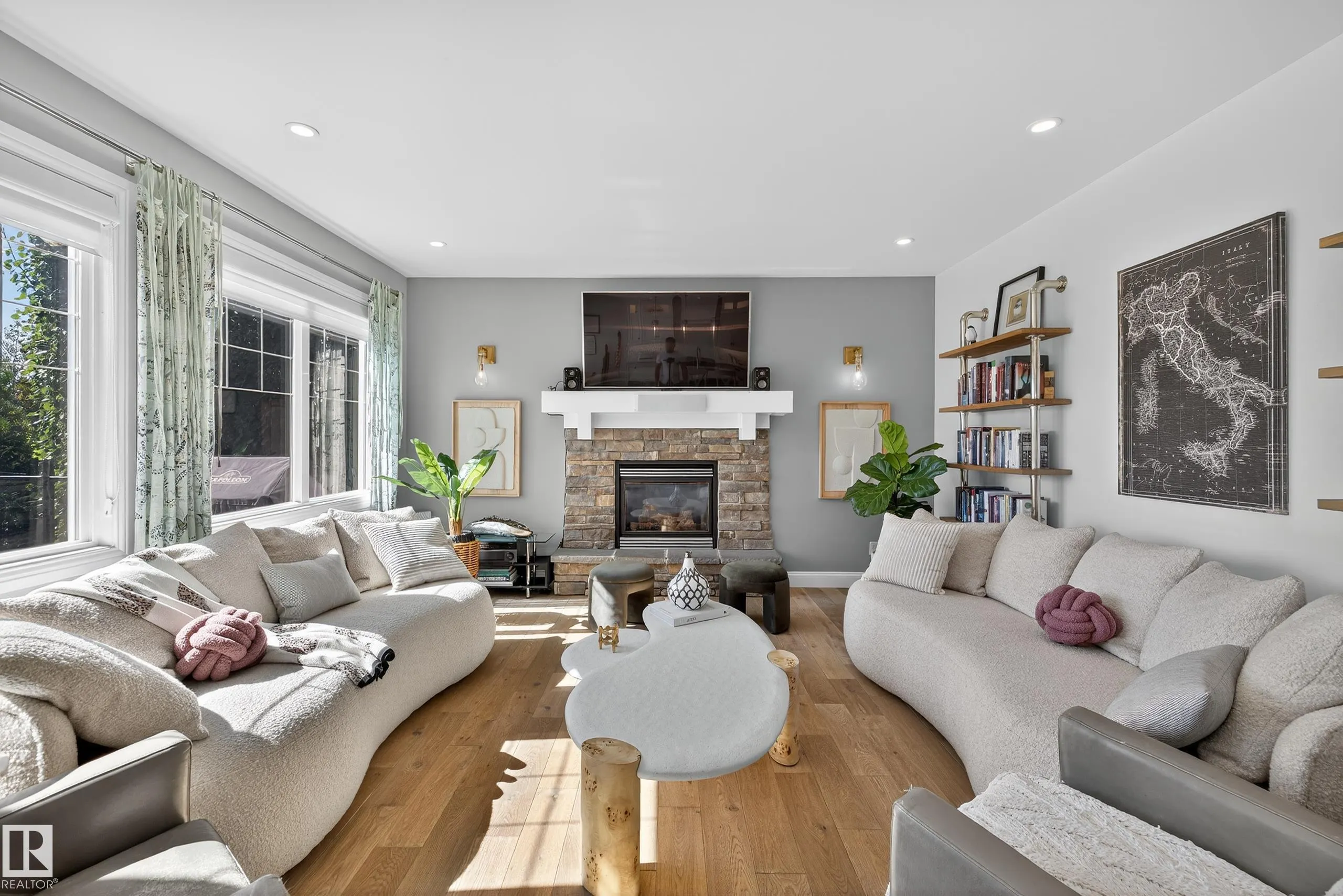 6167 STINSON Way