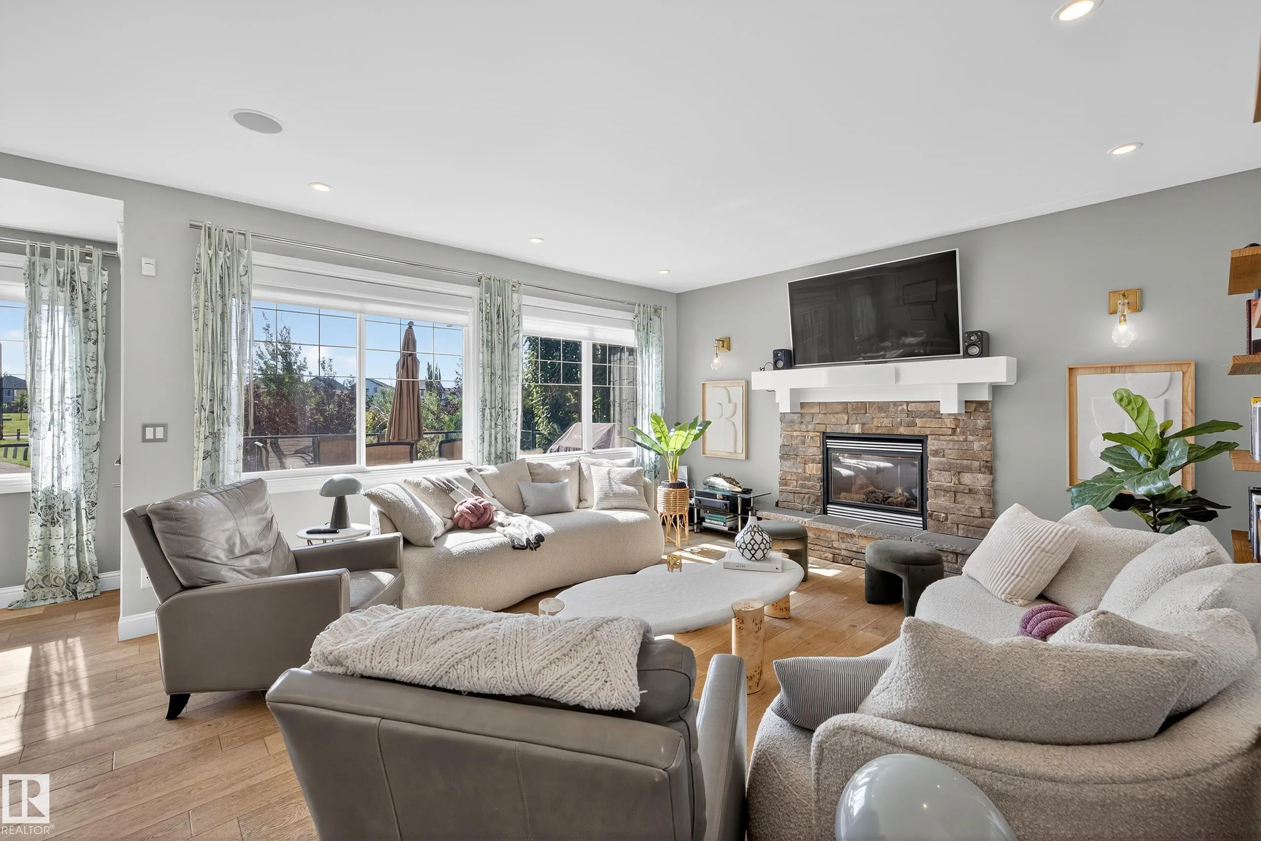 6167 STINSON Way