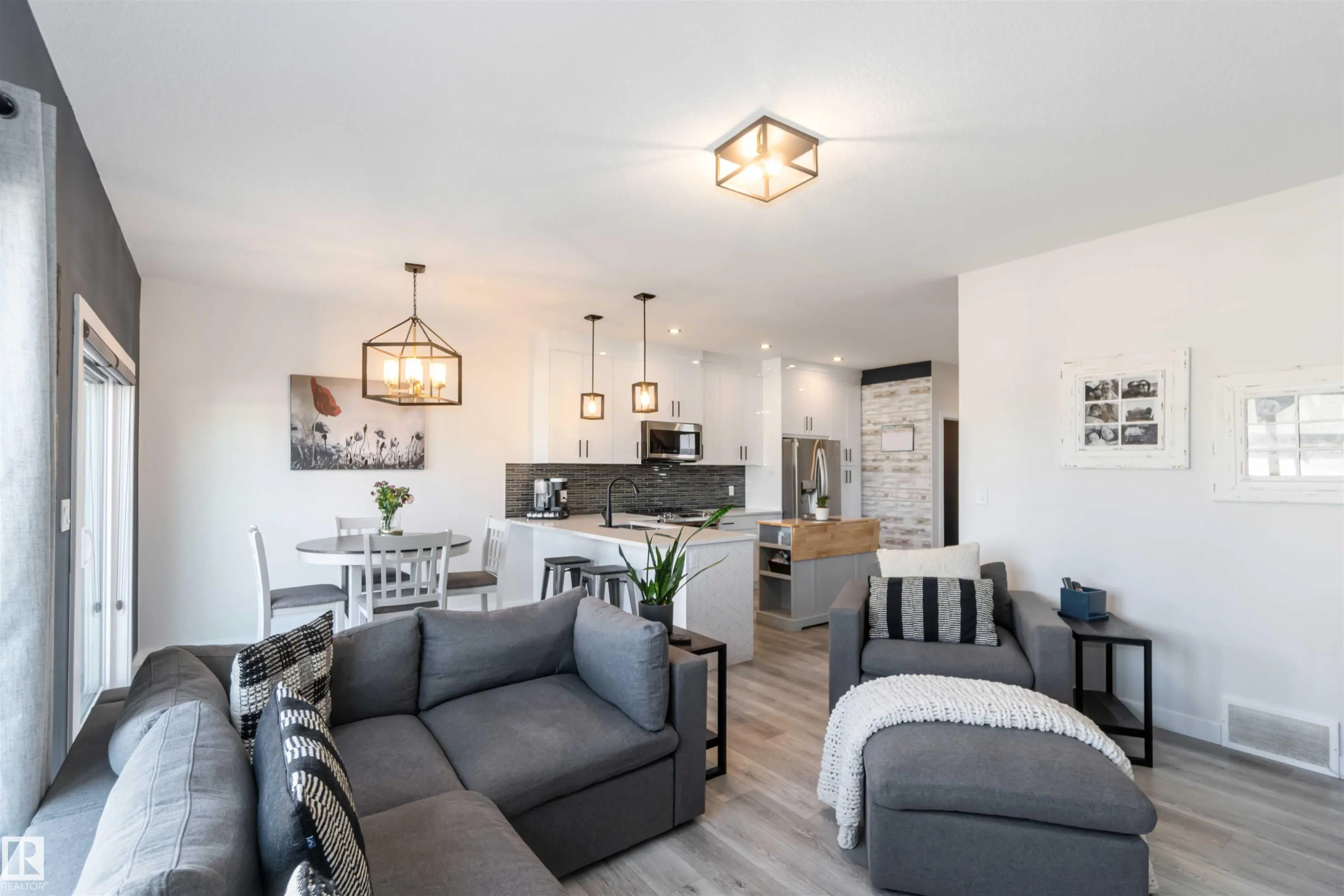 70 SPRINGBROOK Wynd