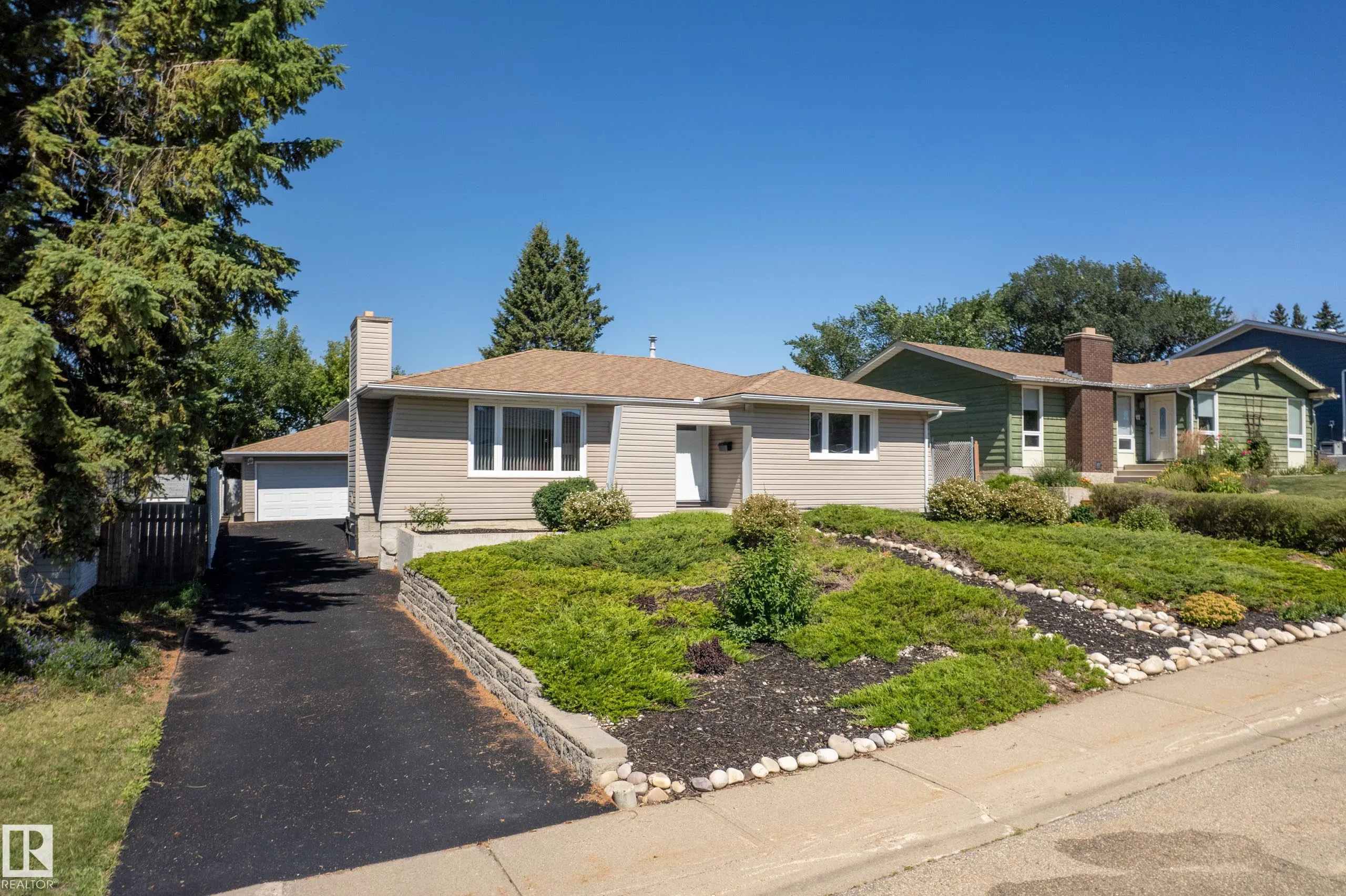 8 GRAVENHURST Crescent
