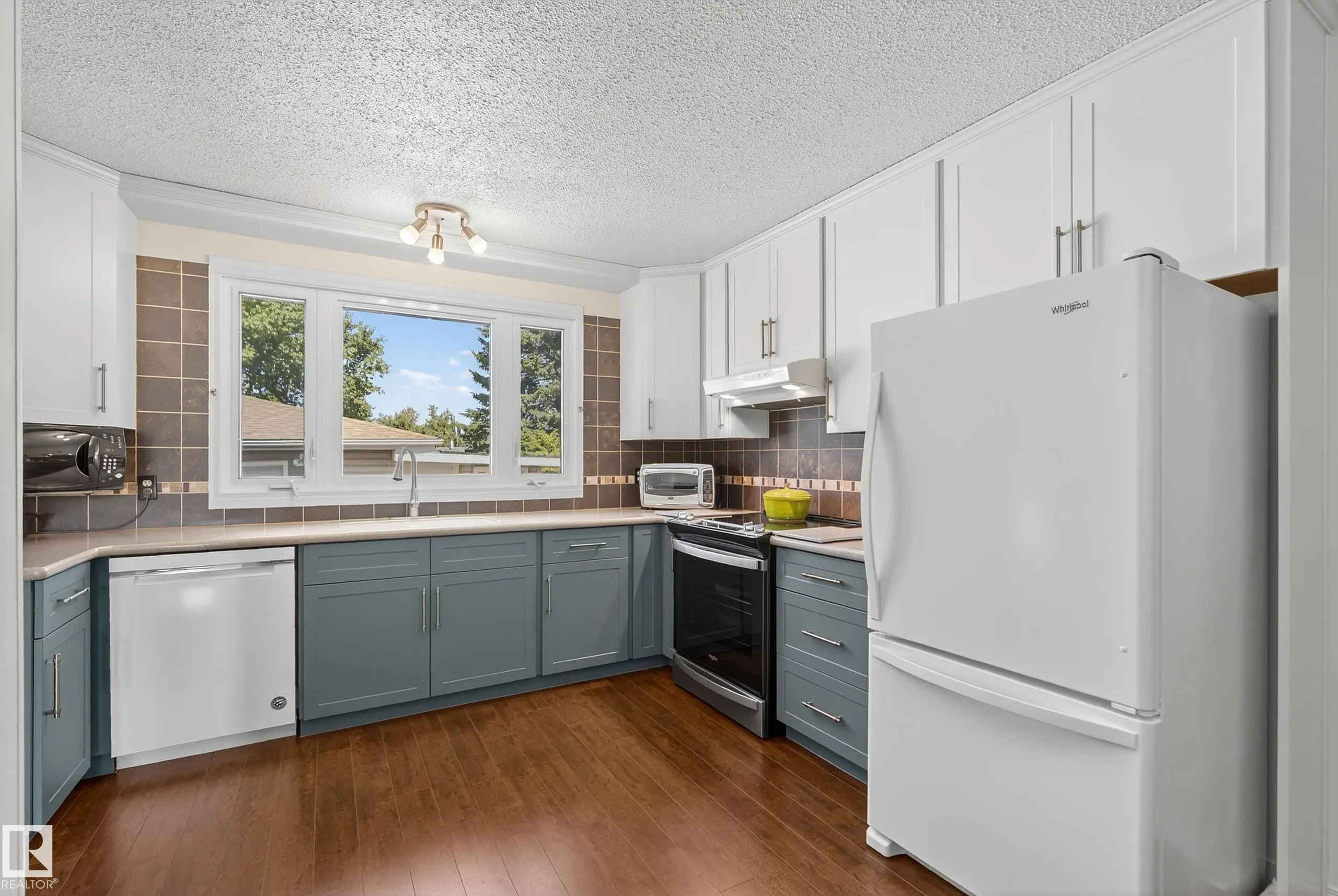 8 GRAVENHURST Crescent