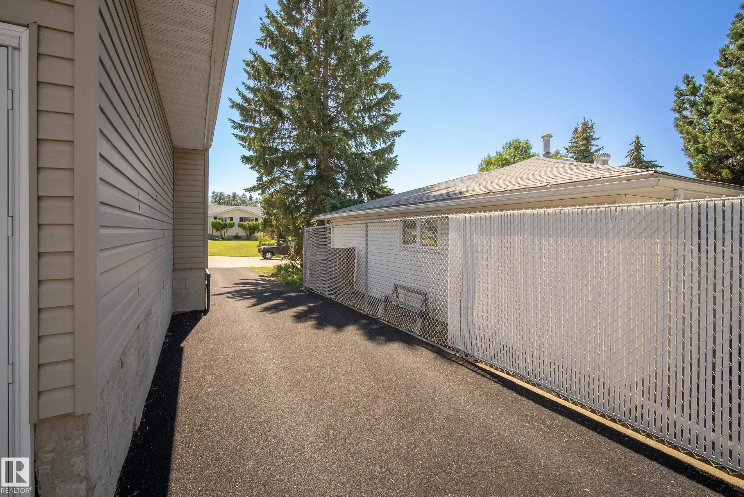 8 GRAVENHURST Crescent