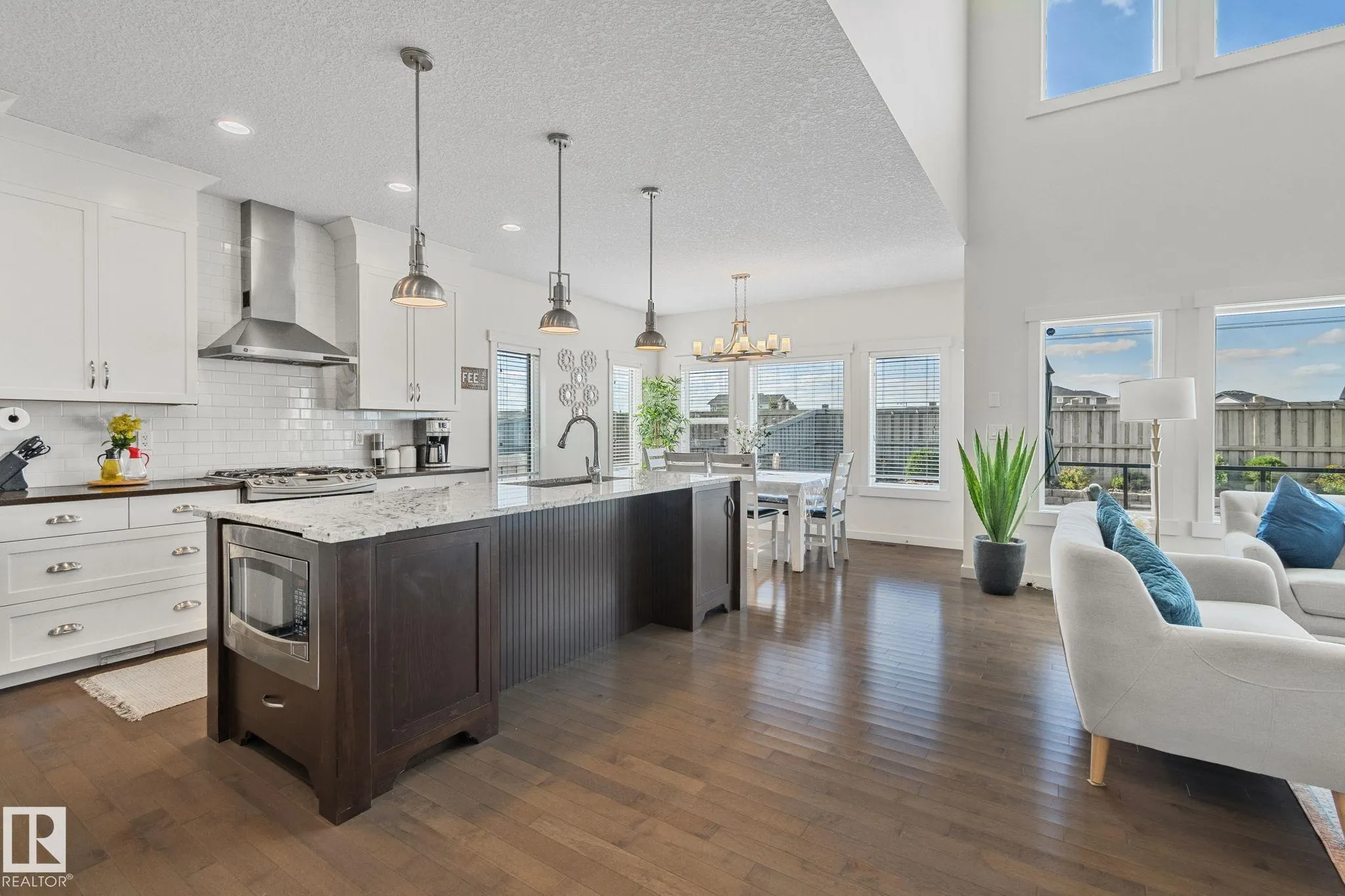 3936 CLAXTON Loop
