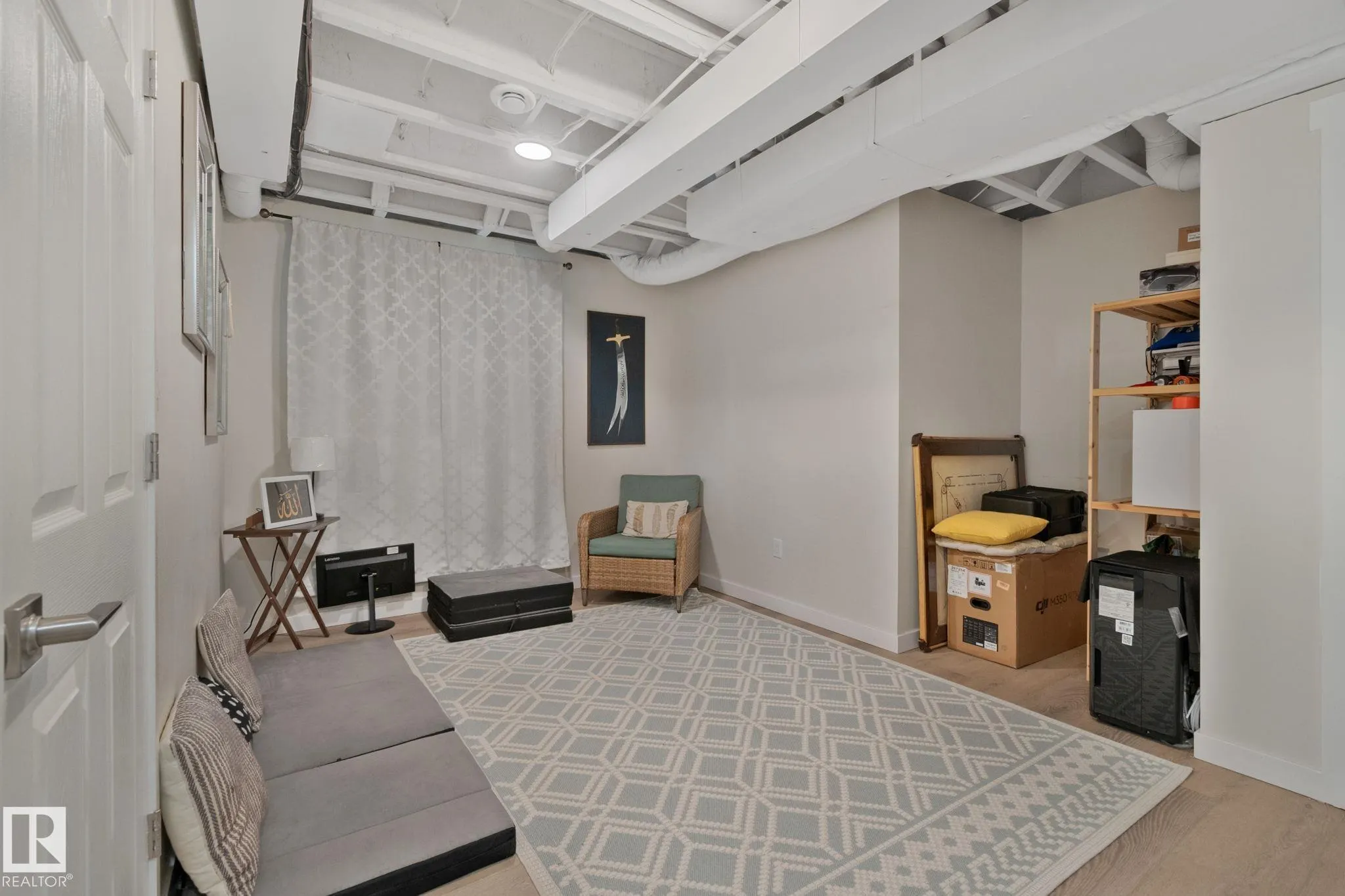 3936 CLAXTON Loop