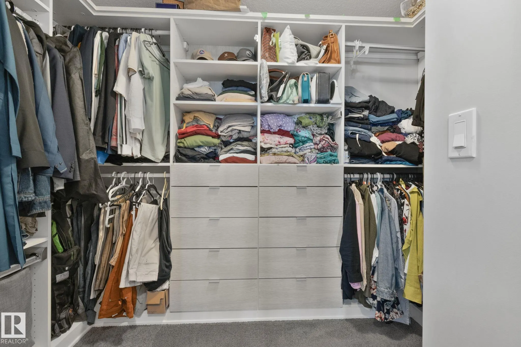 3936 CLAXTON Loop