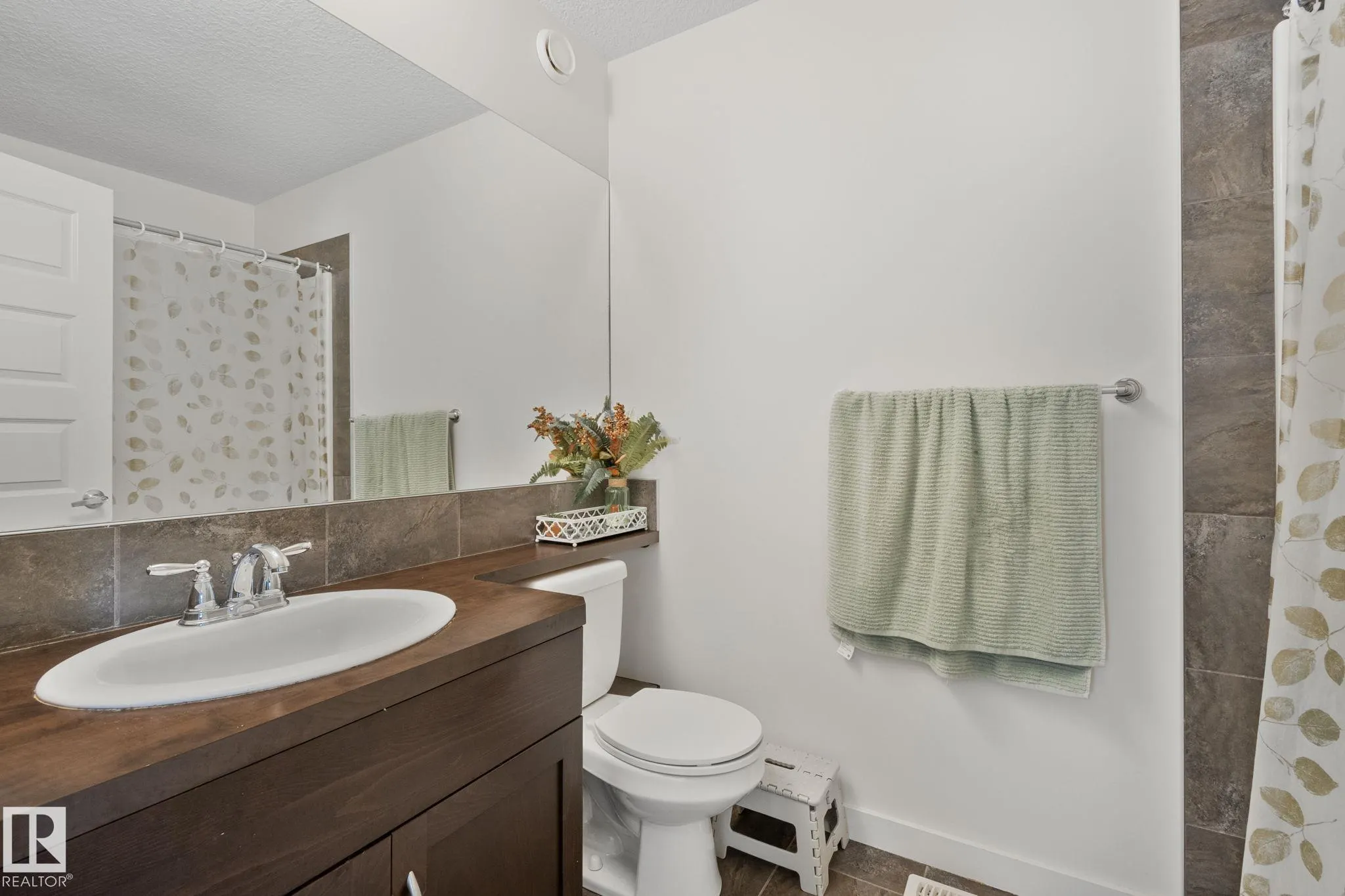 3936 CLAXTON Loop