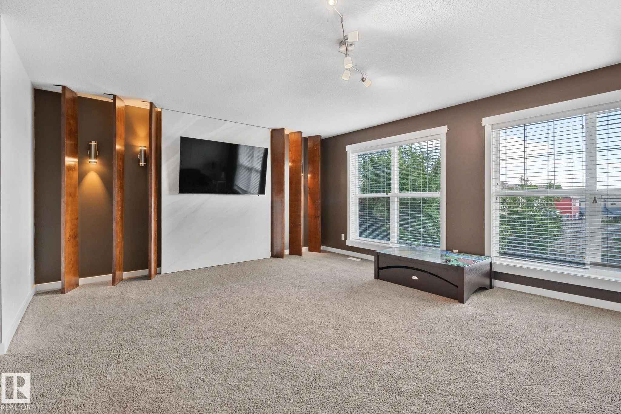 3936 CLAXTON Loop