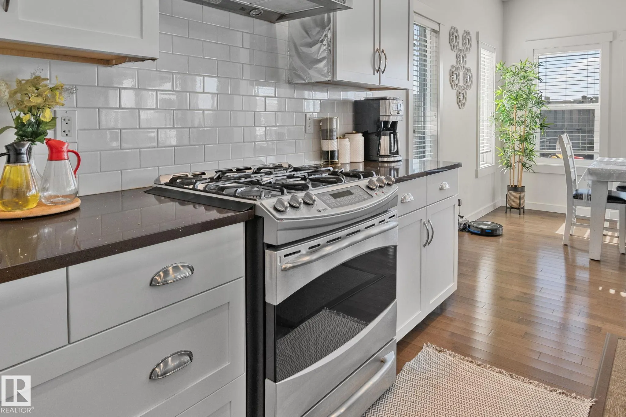 3936 CLAXTON Loop