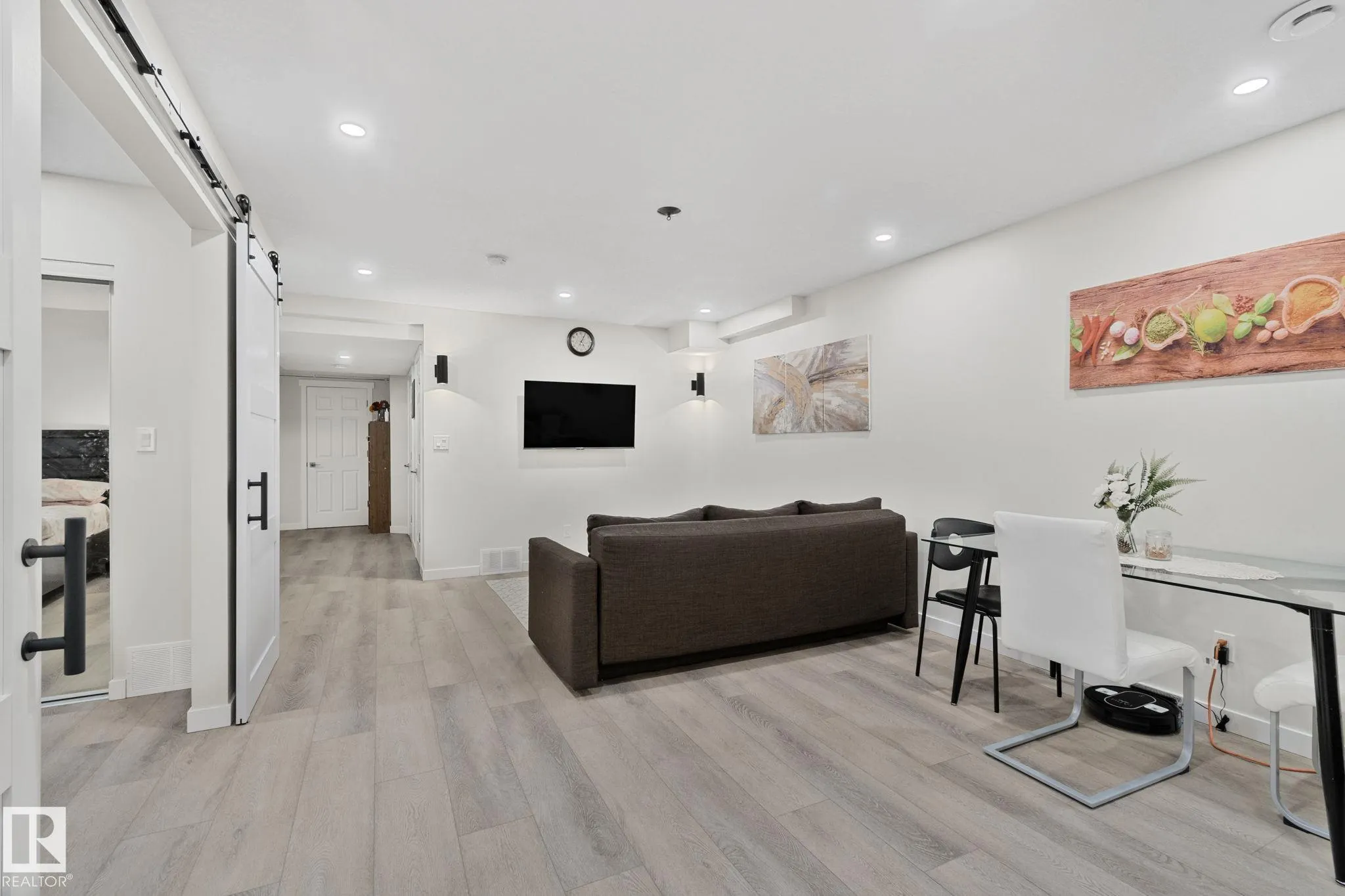 3936 CLAXTON Loop