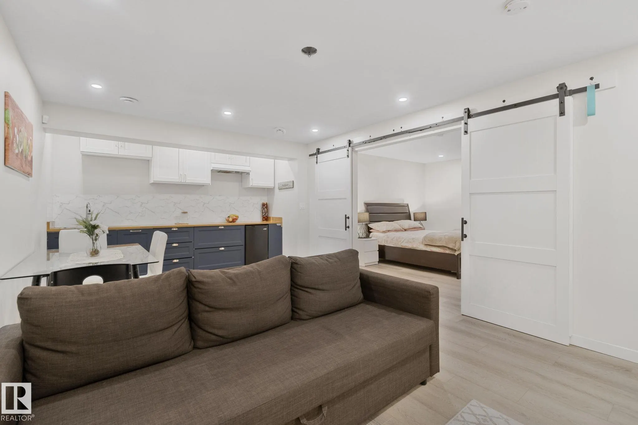 3936 CLAXTON Loop