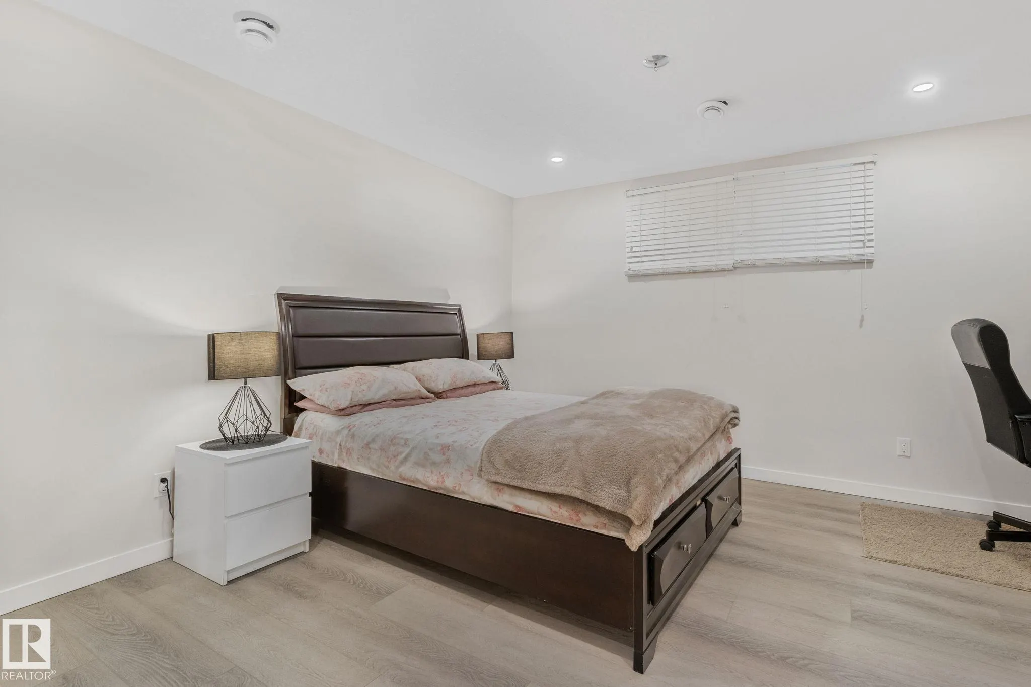 3936 CLAXTON Loop