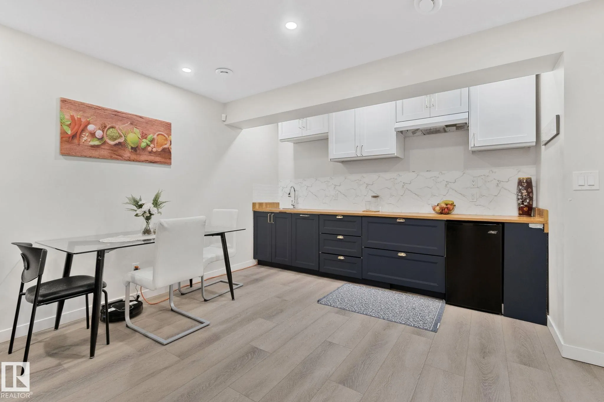 3936 CLAXTON Loop
