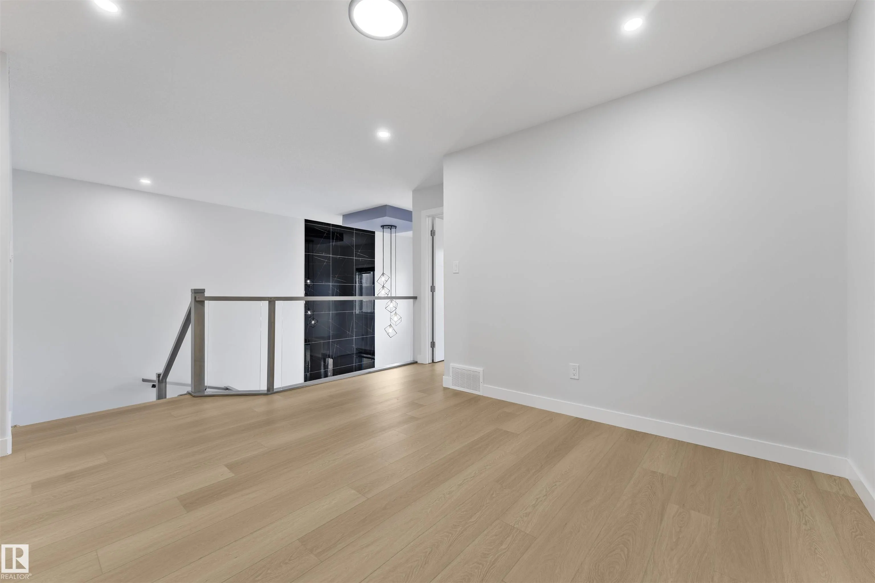 3514 41 Ave