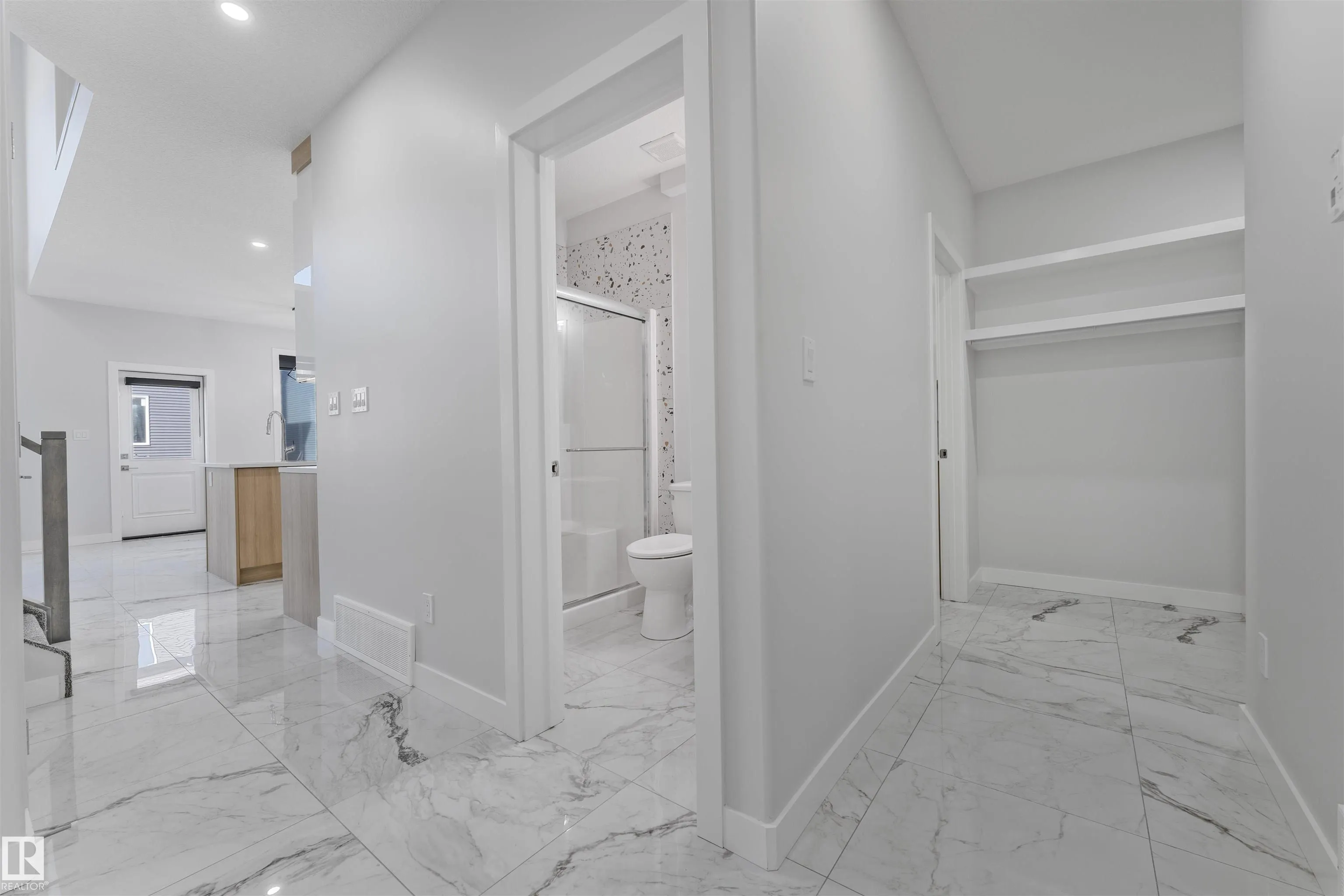 3514 41 Ave