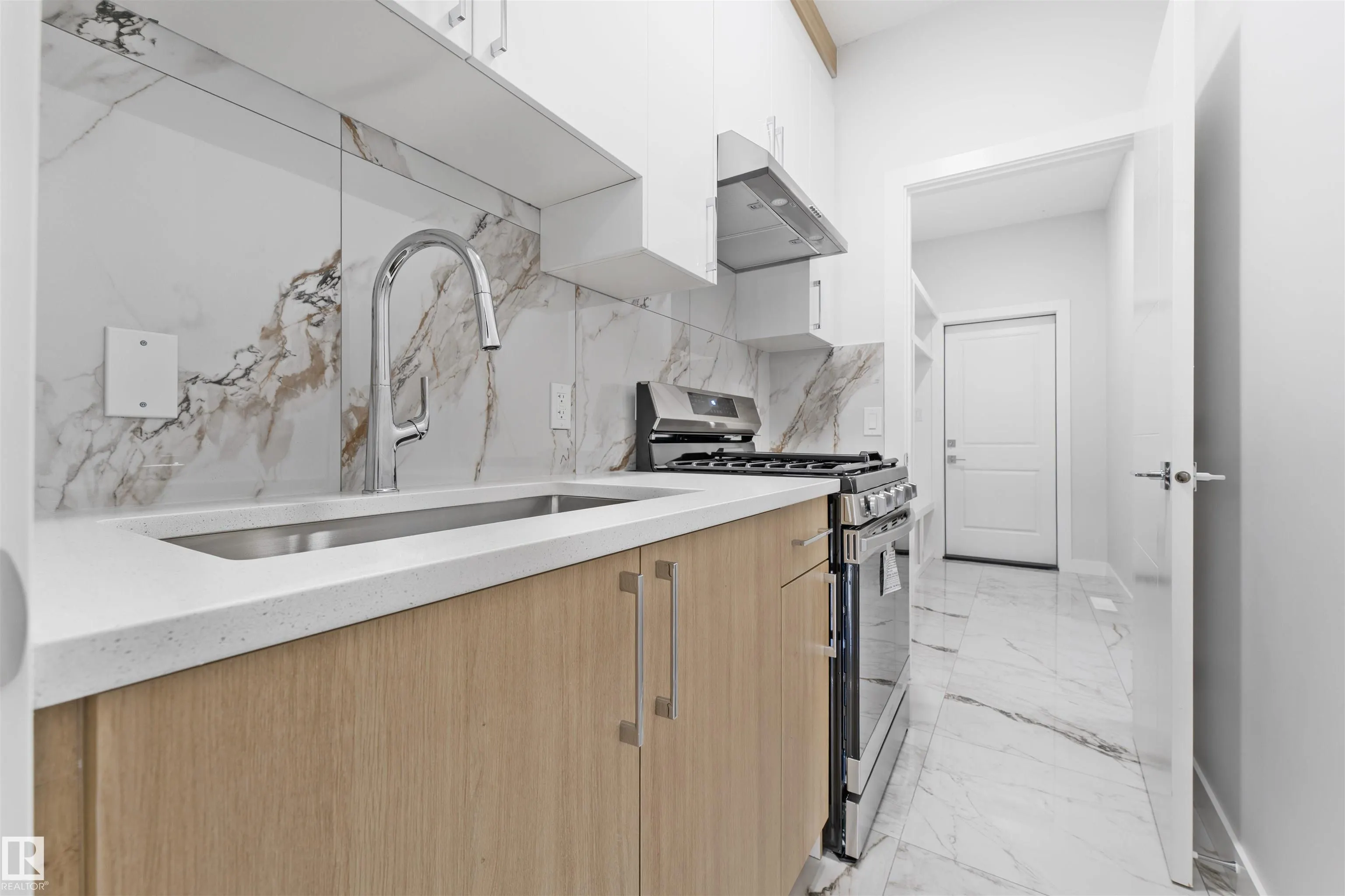 3514 41 Ave