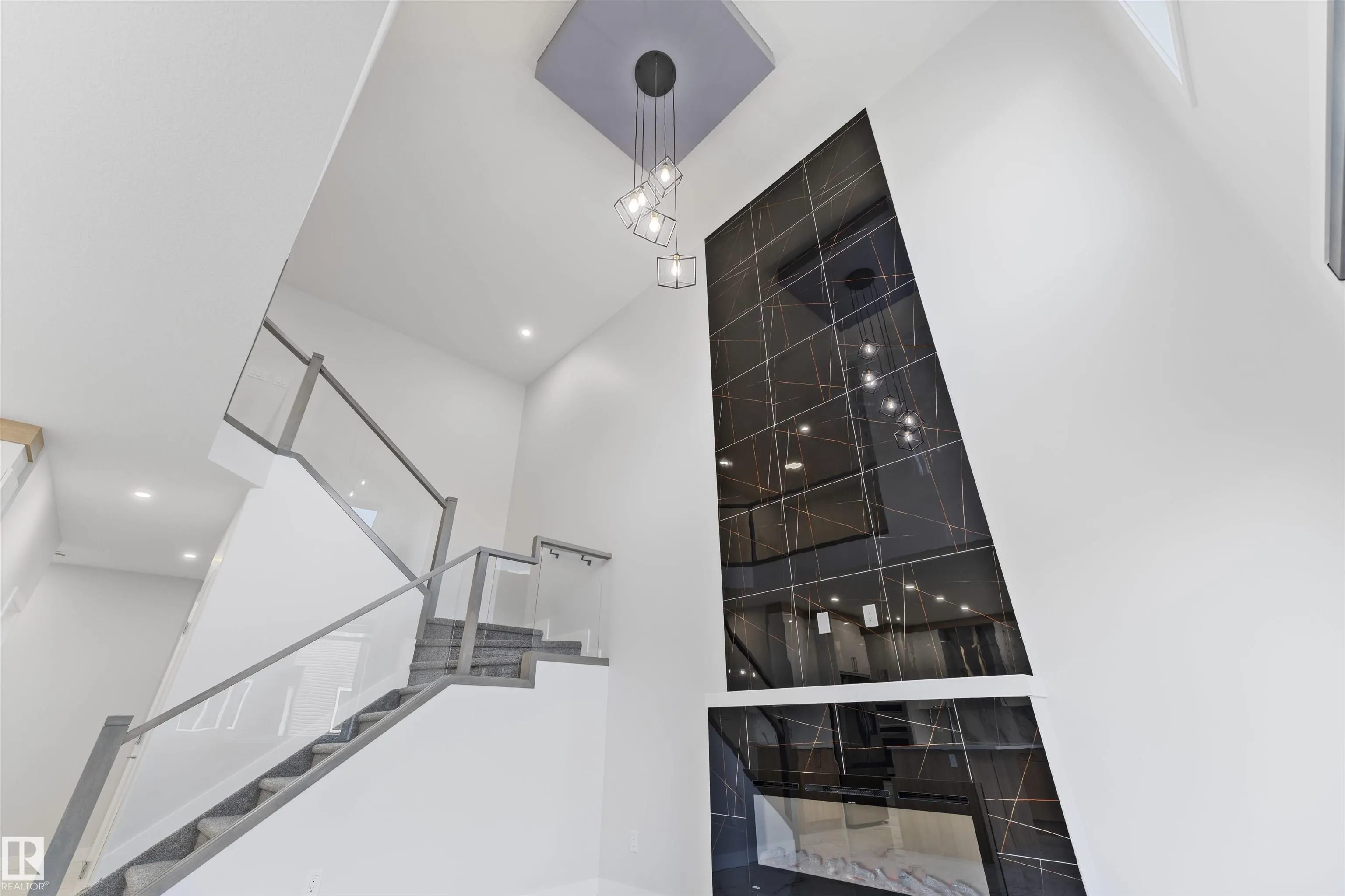 3514 41 Ave