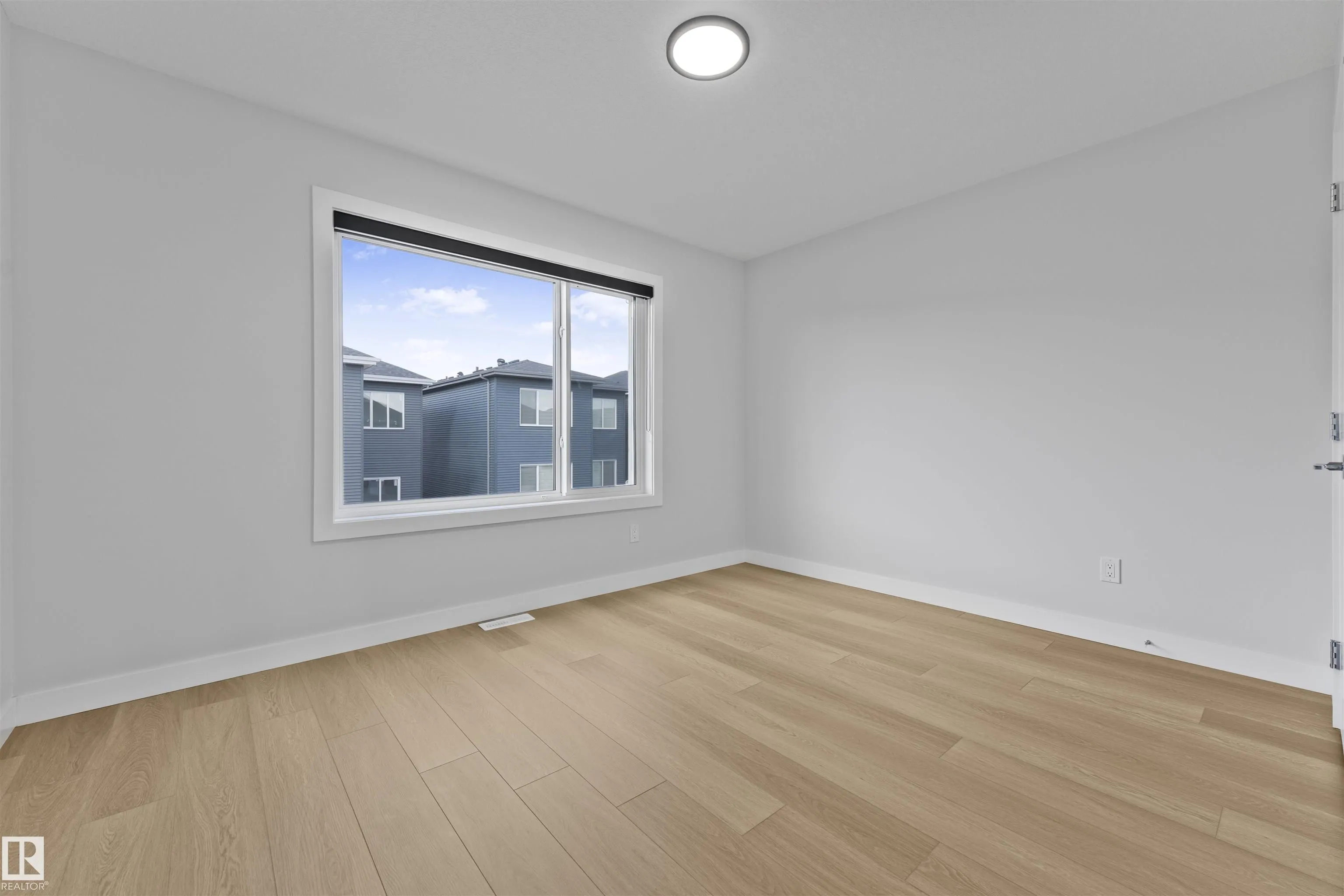 3514 41 Ave