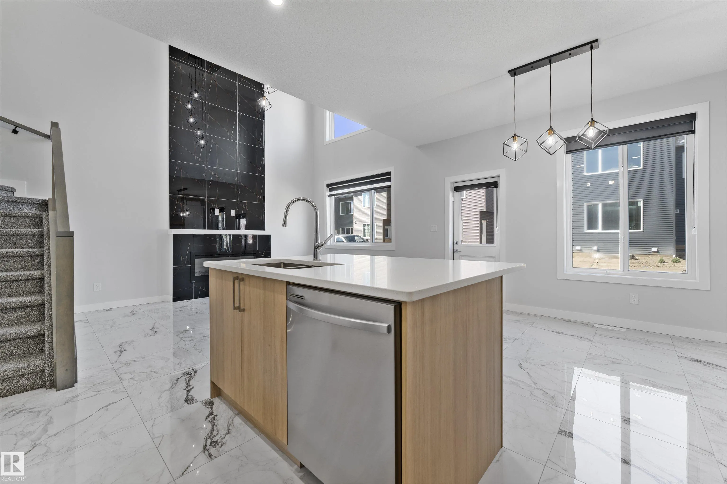 3514 41 Ave