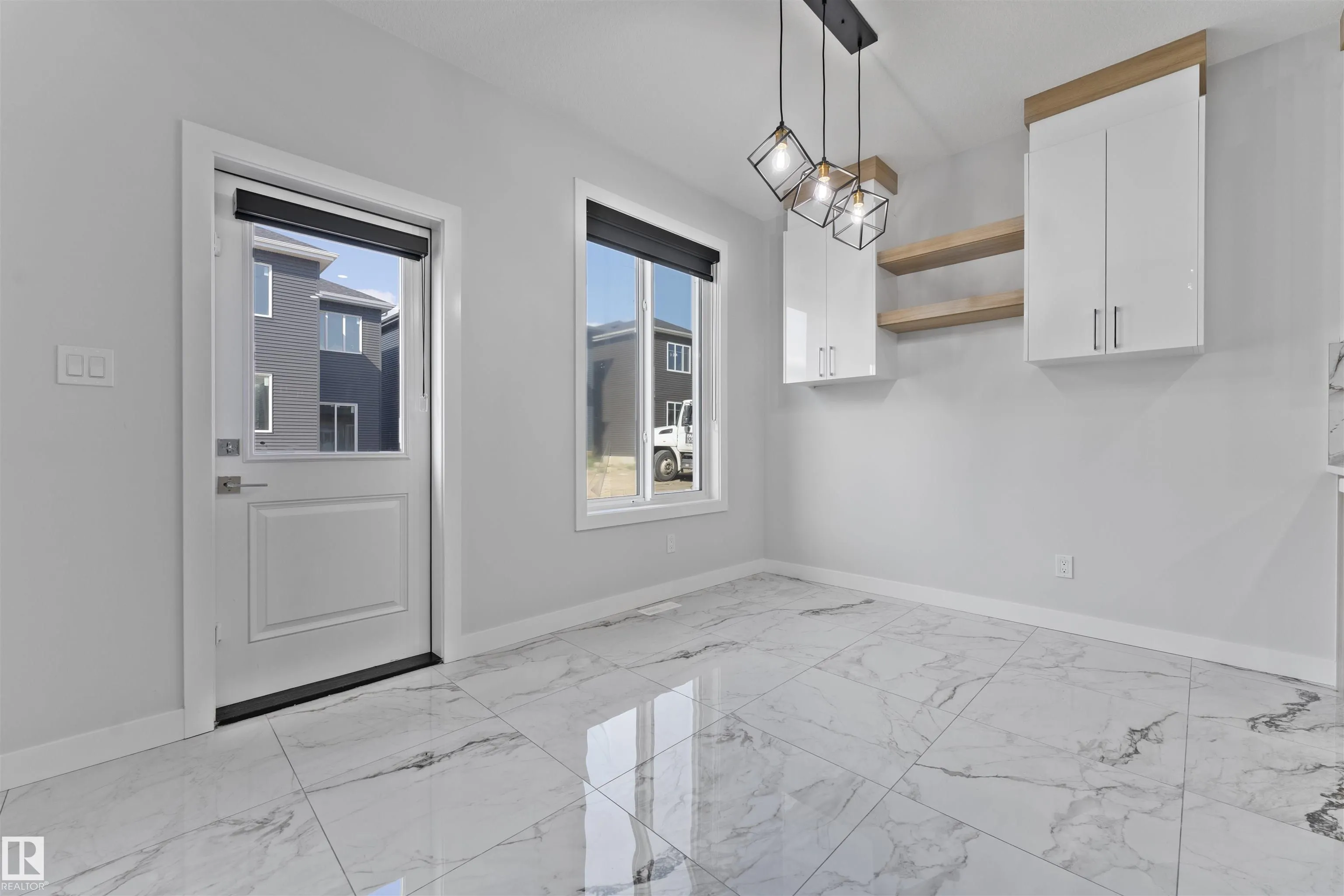 3514 41 Ave