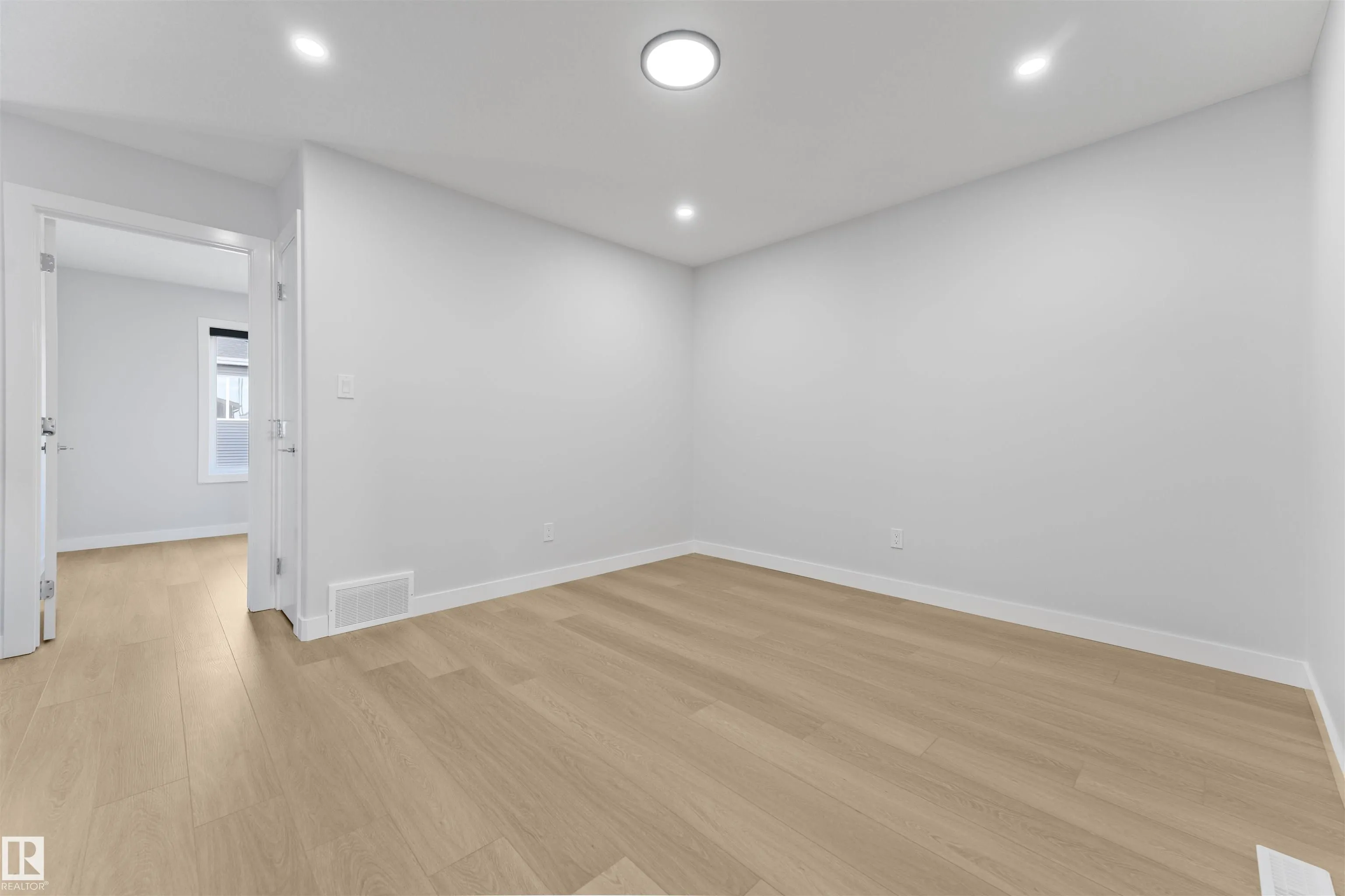 3514 41 Ave