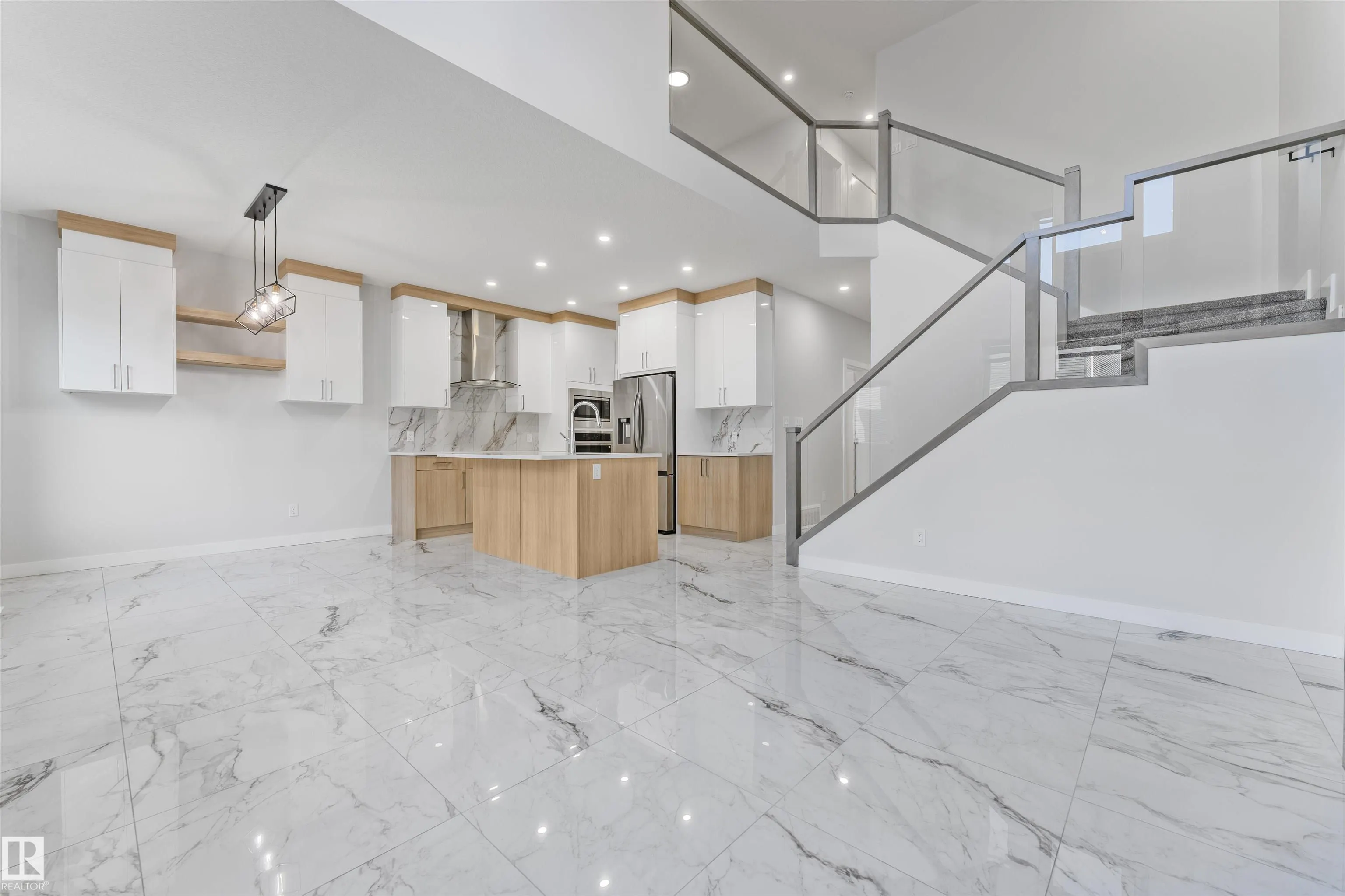 3514 41 Ave