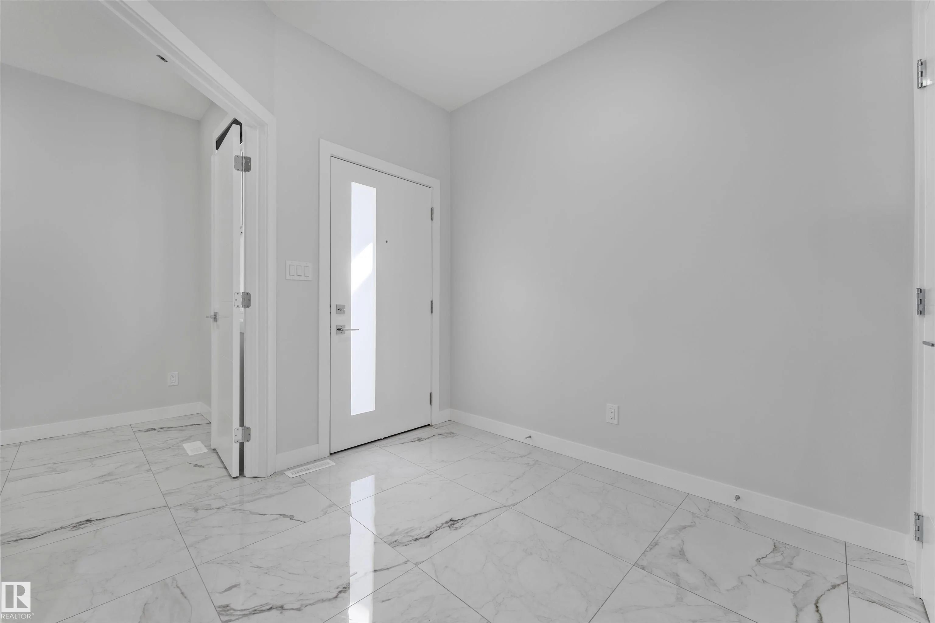 3514 41 Ave