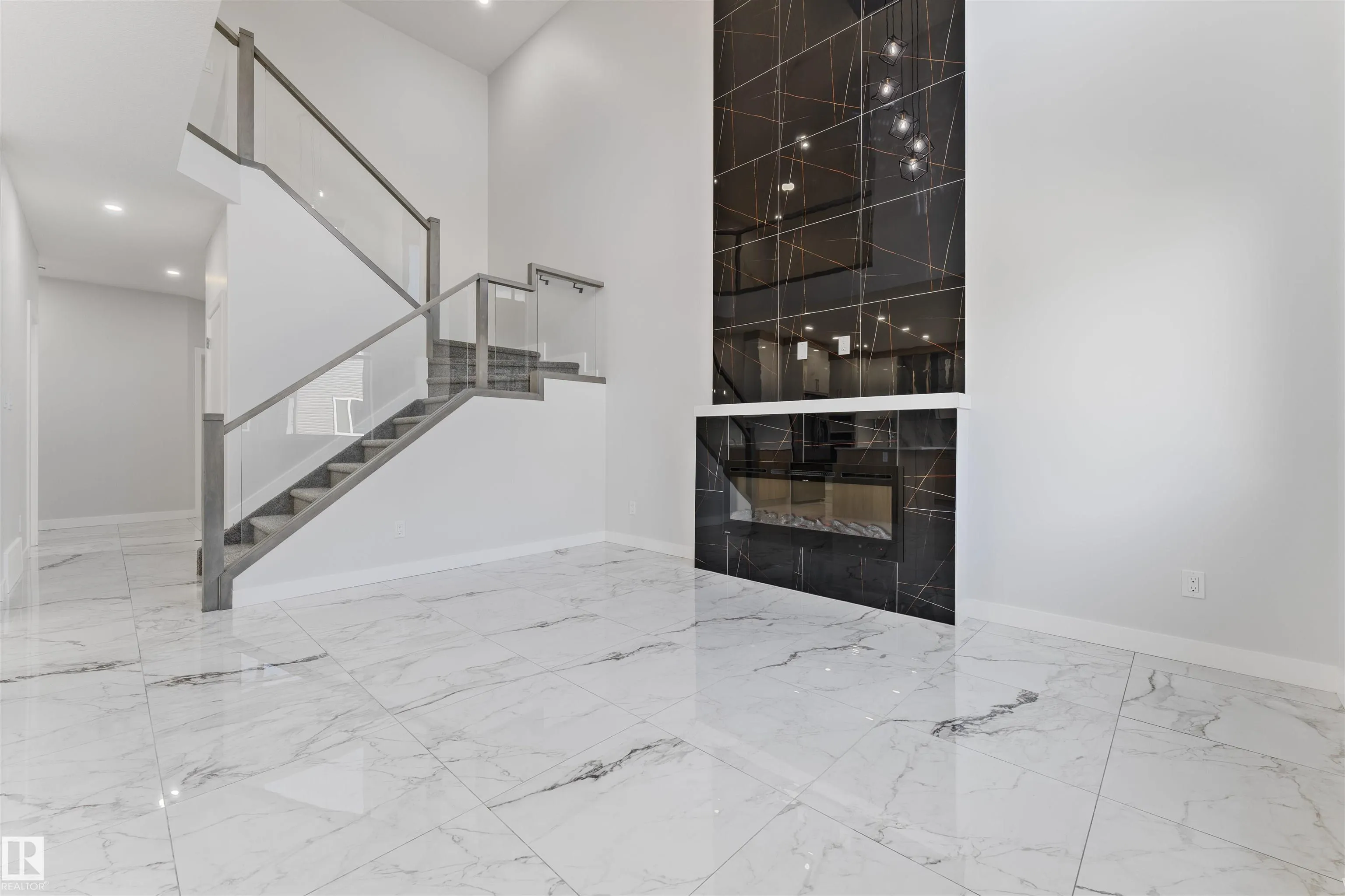 3514 41 Ave
