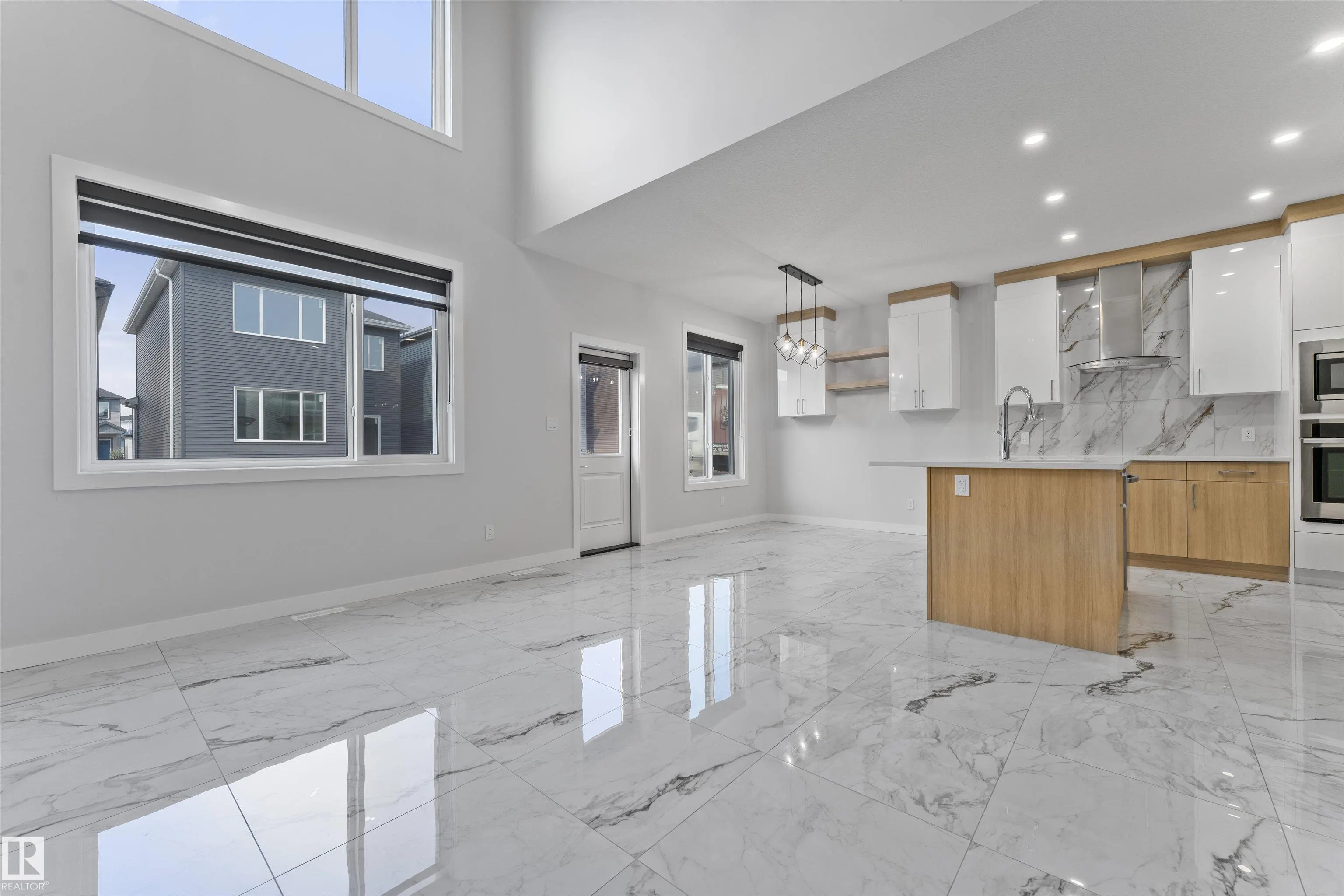 3514 41 Ave