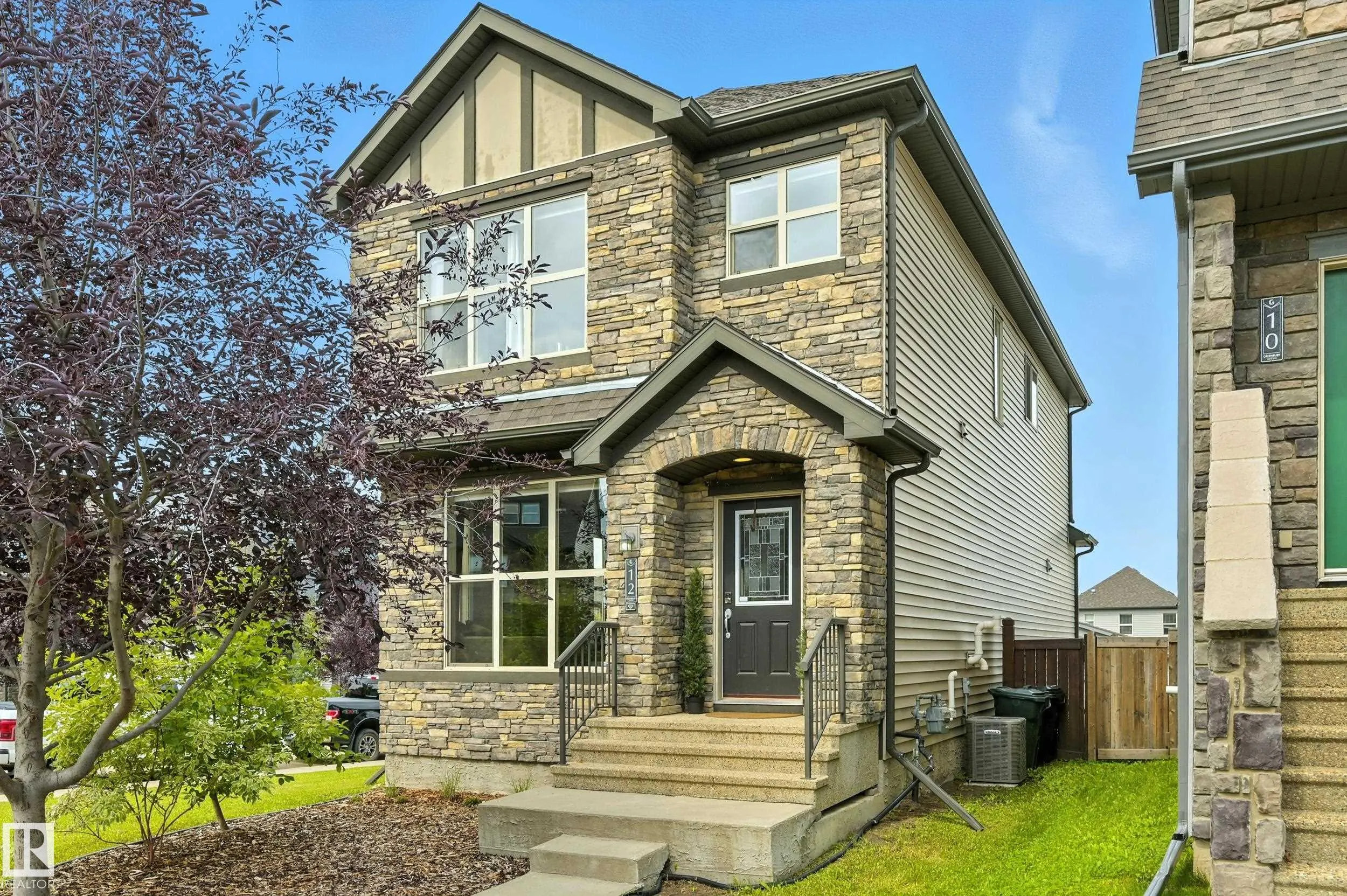 12 GREENBURY Crescent