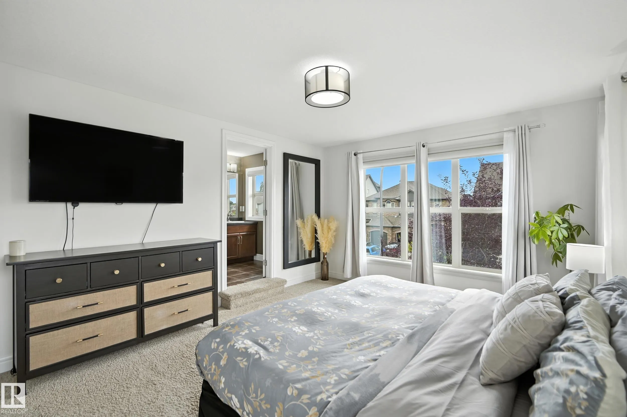 12 GREENBURY Crescent
