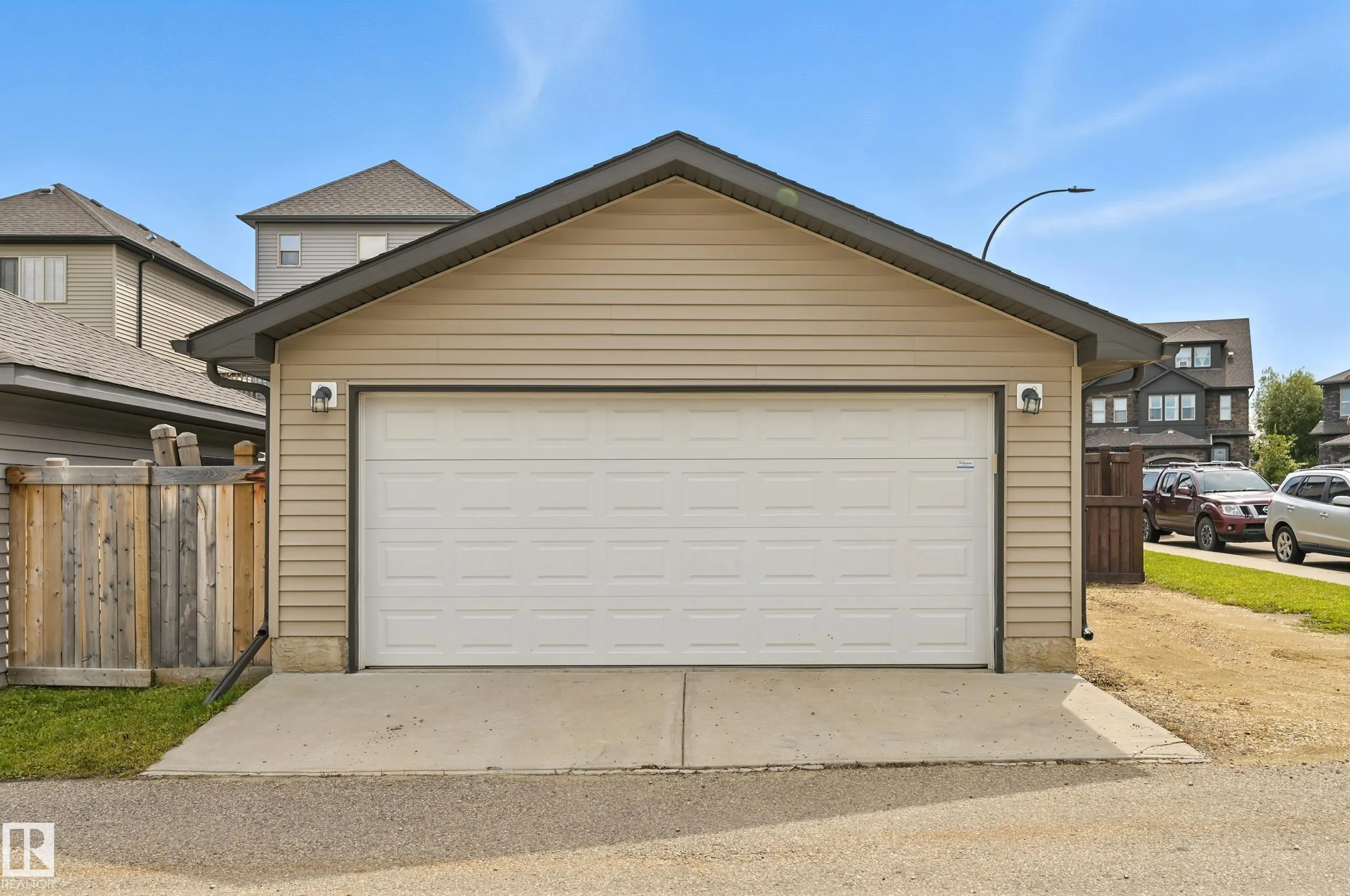 12 GREENBURY Crescent