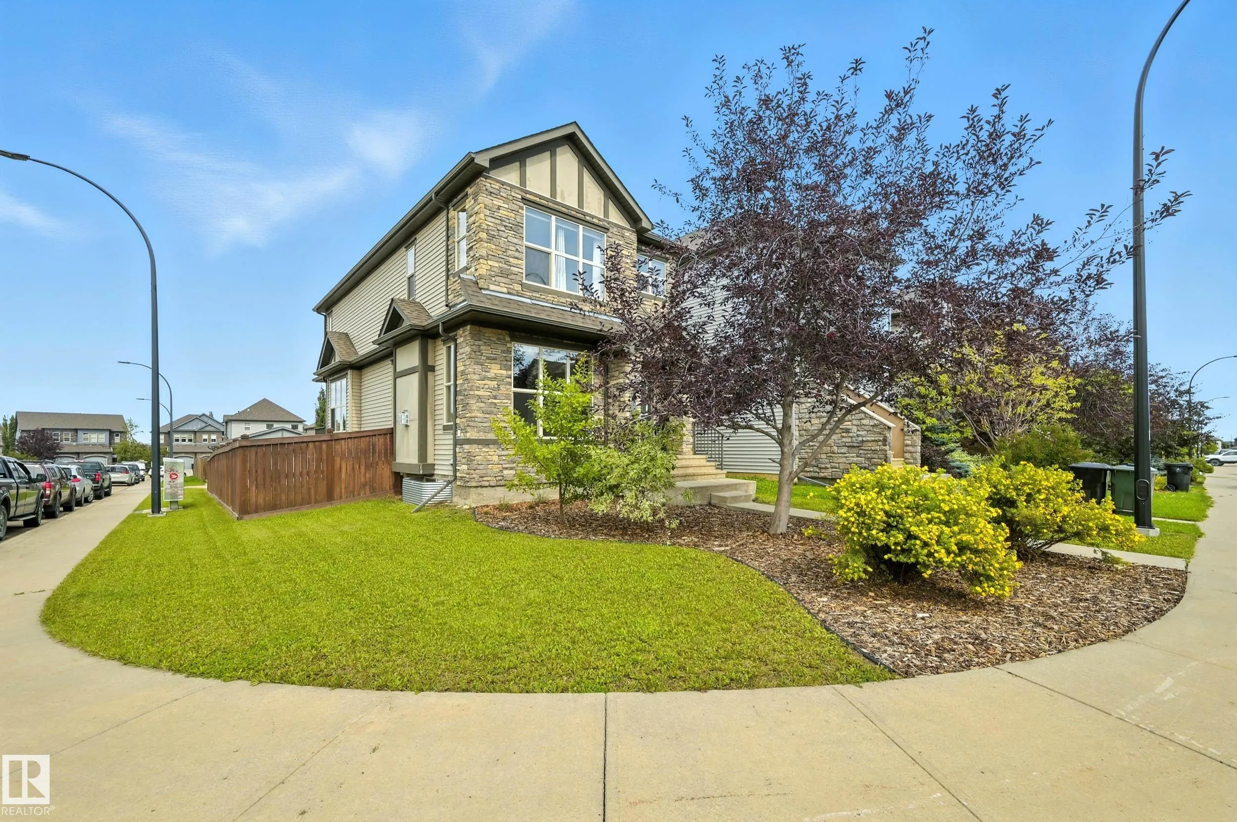 12 GREENBURY Crescent