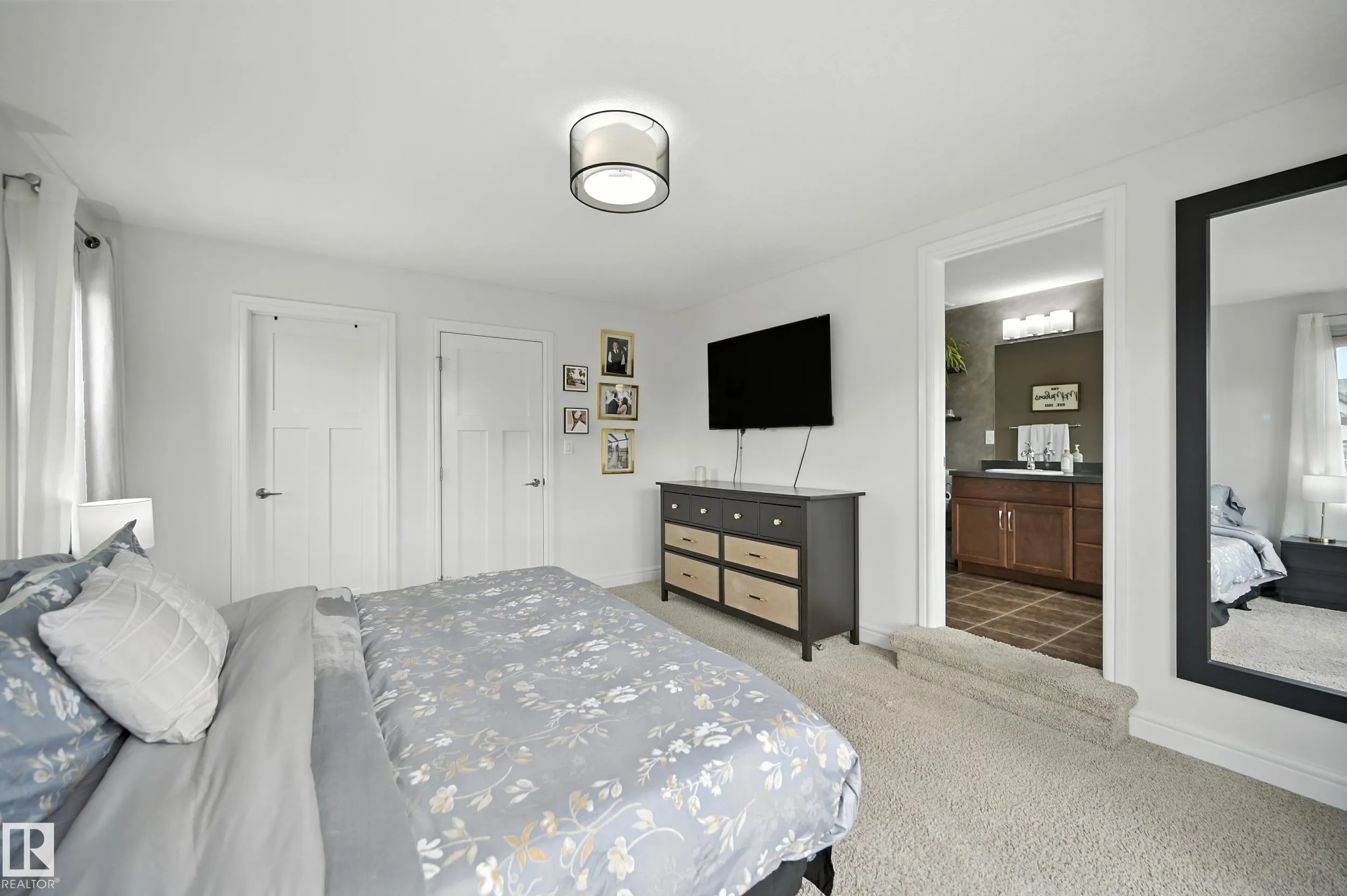 12 GREENBURY Crescent