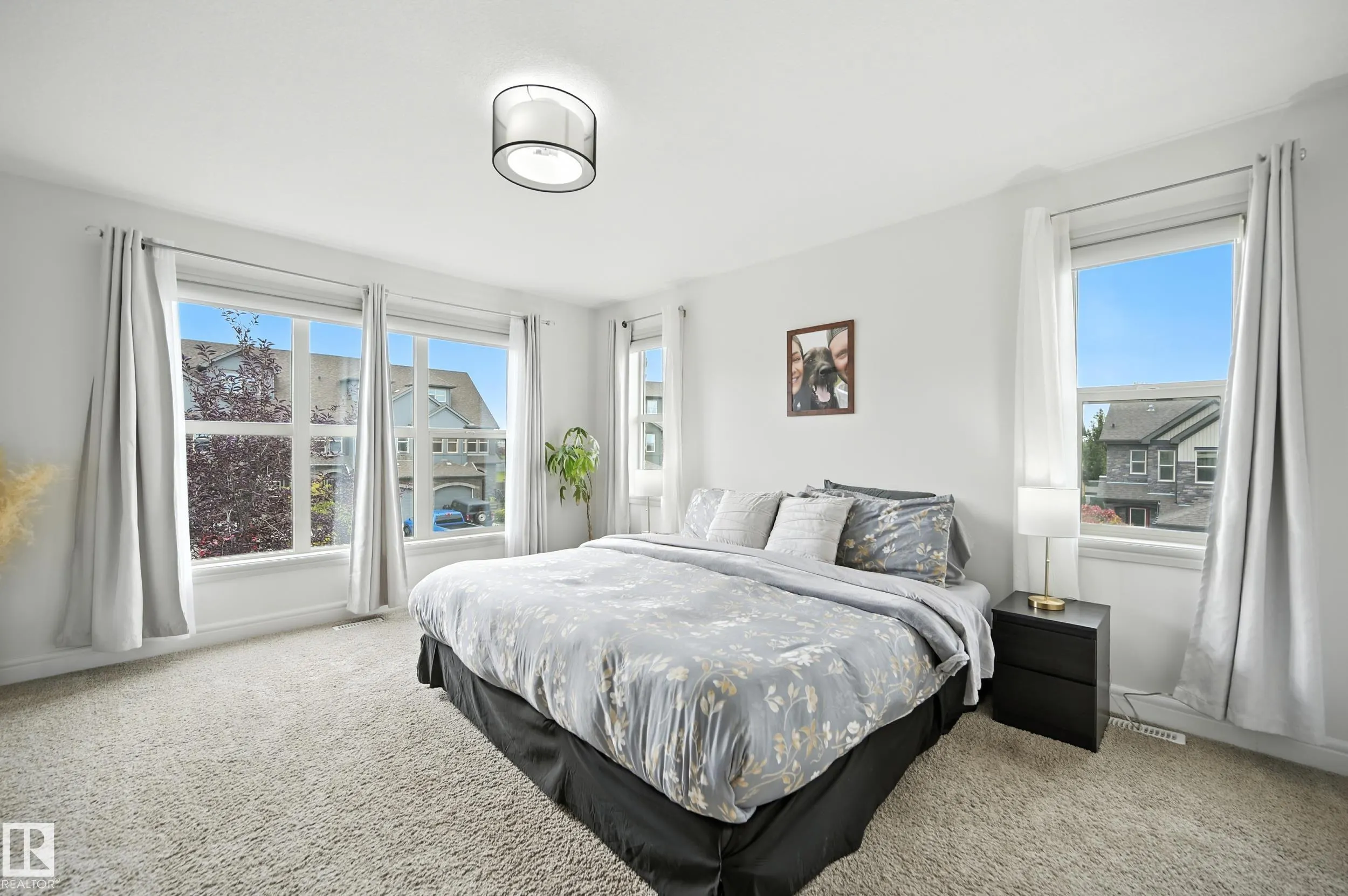 12 GREENBURY Crescent