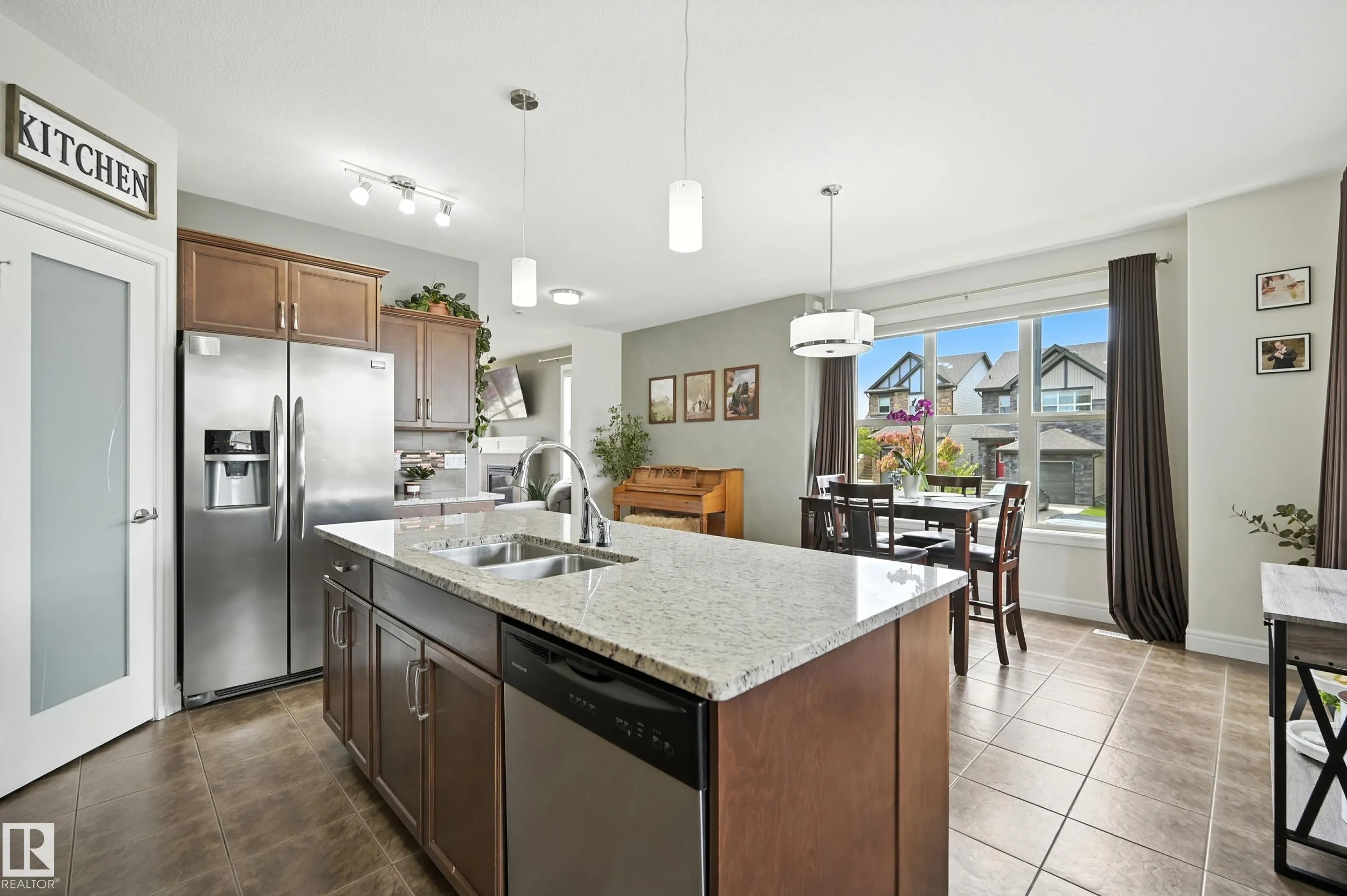 12 GREENBURY Crescent