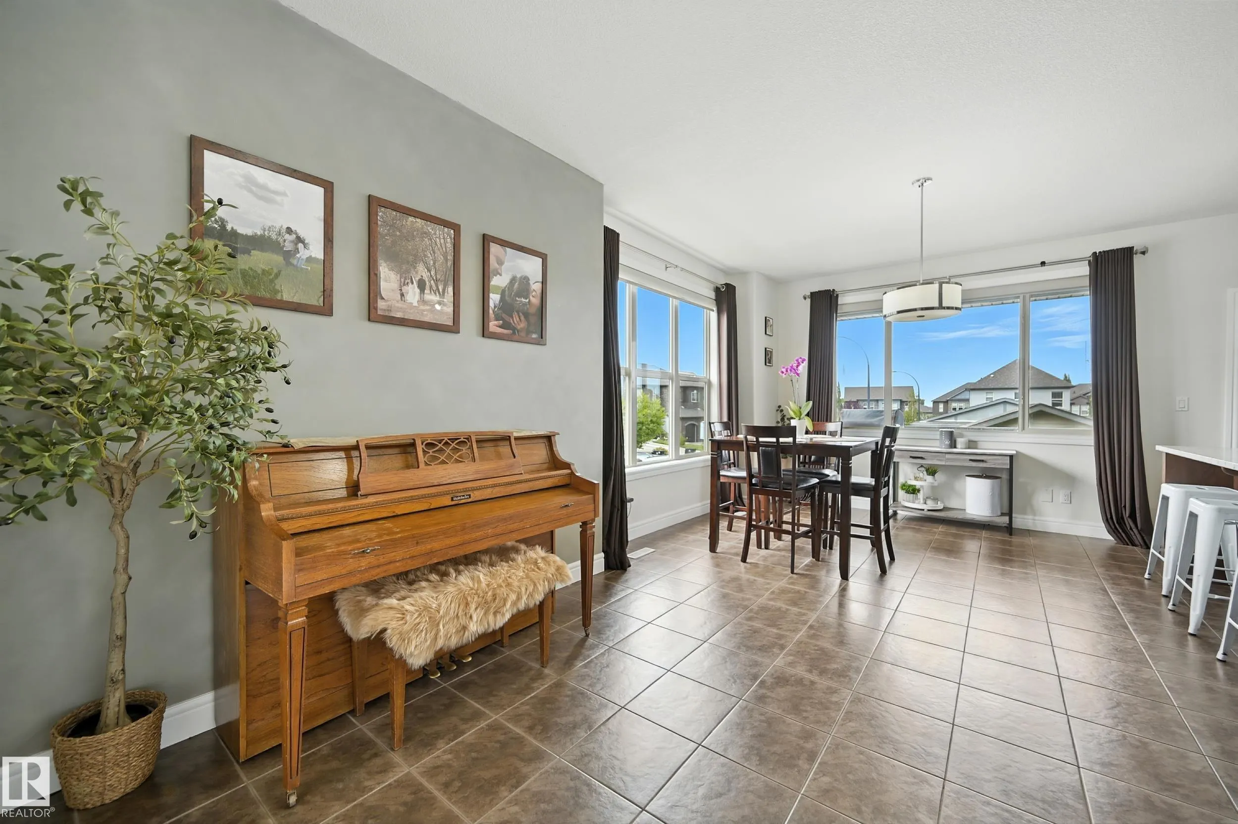 12 GREENBURY Crescent