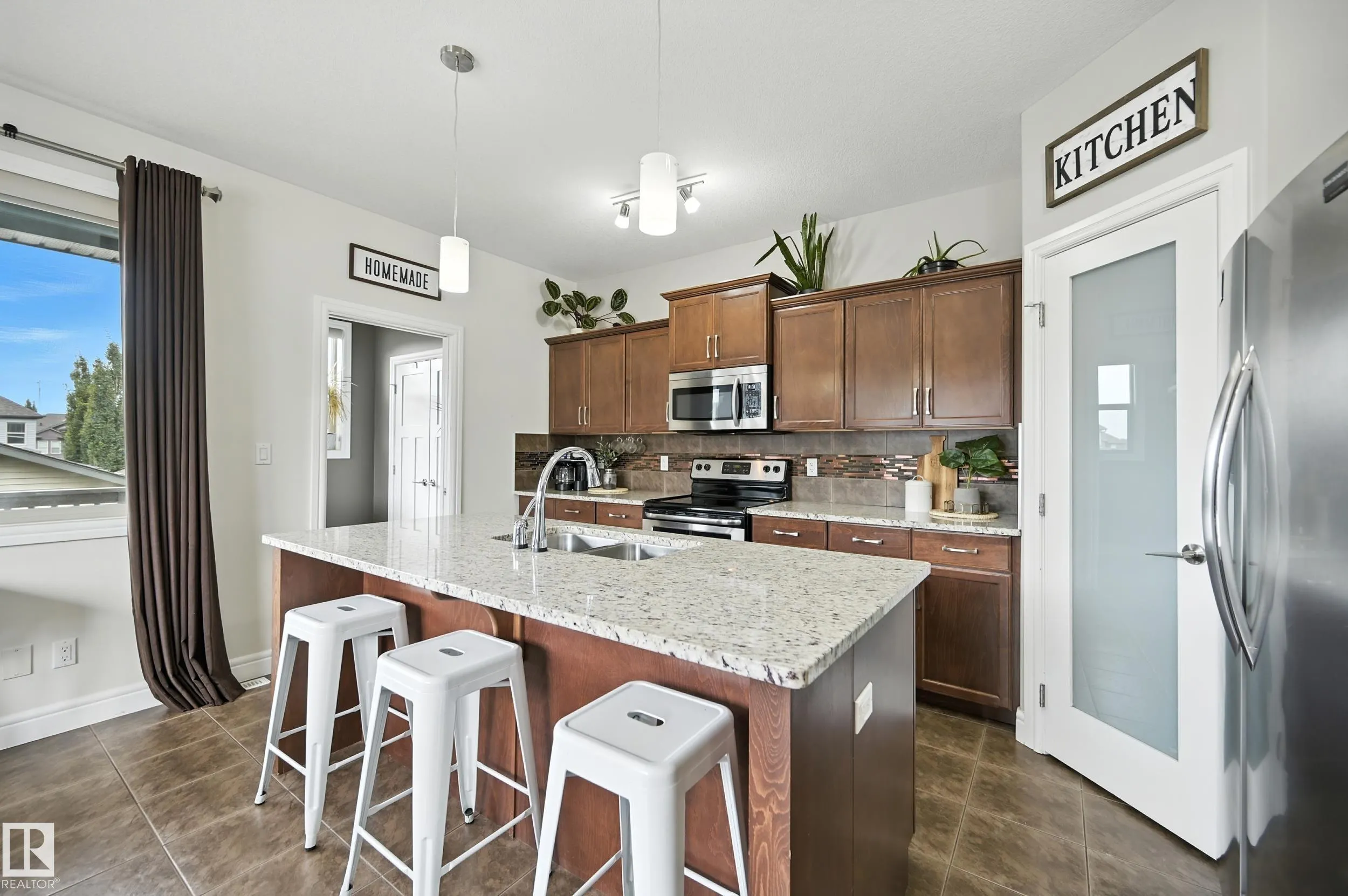 12 GREENBURY Crescent