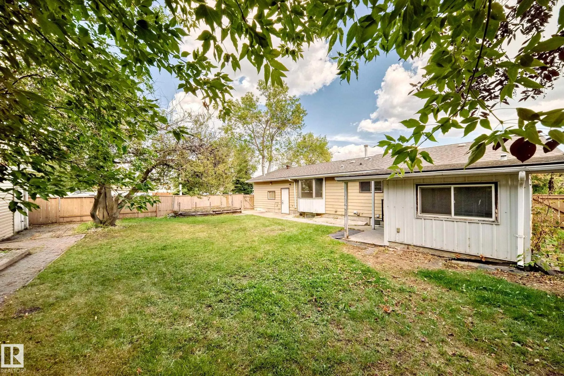 207 HOMESTEAD Crescent