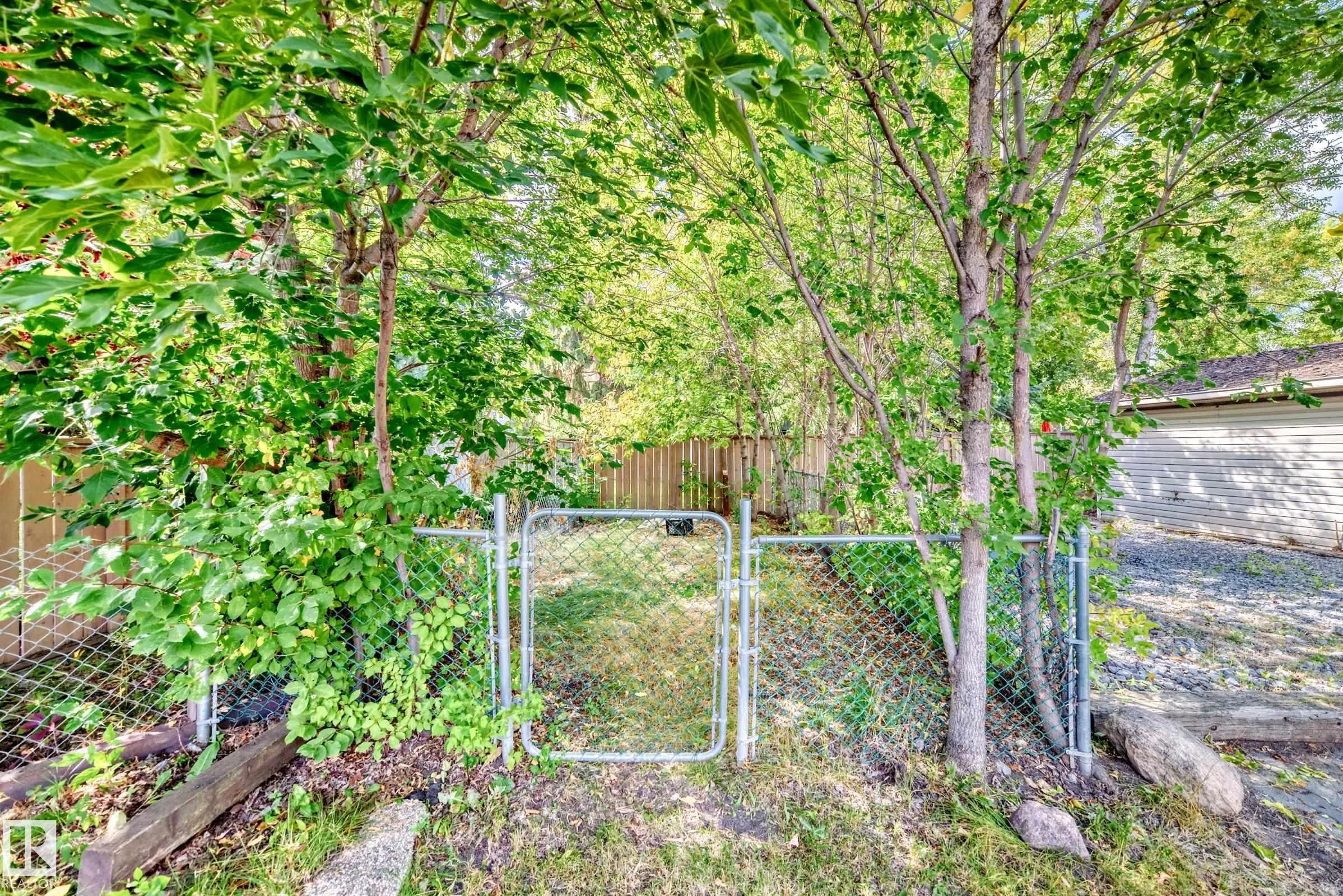 207 HOMESTEAD Crescent