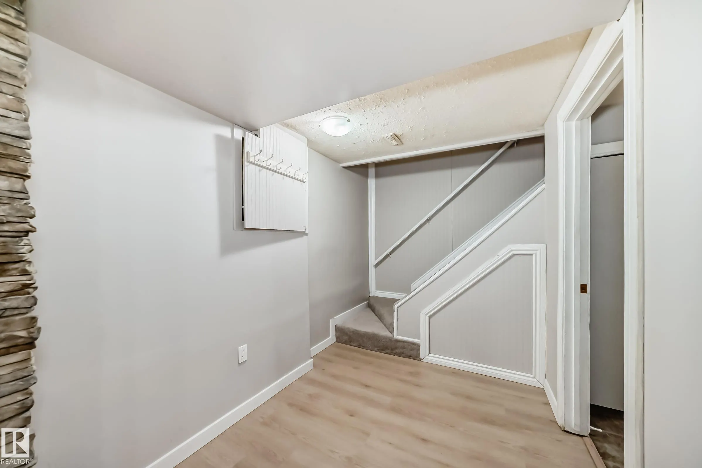207 HOMESTEAD Crescent
