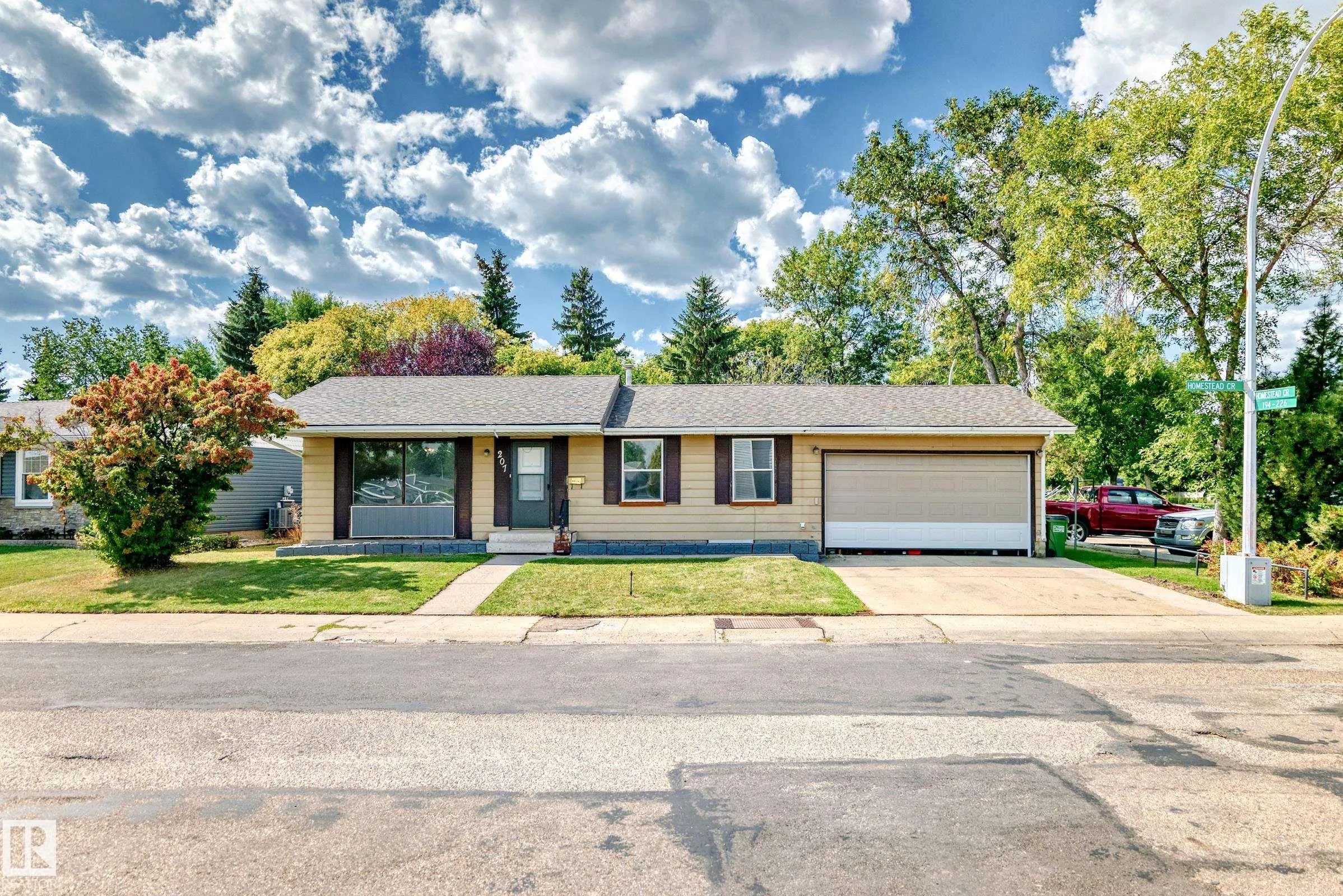 207 HOMESTEAD Crescent