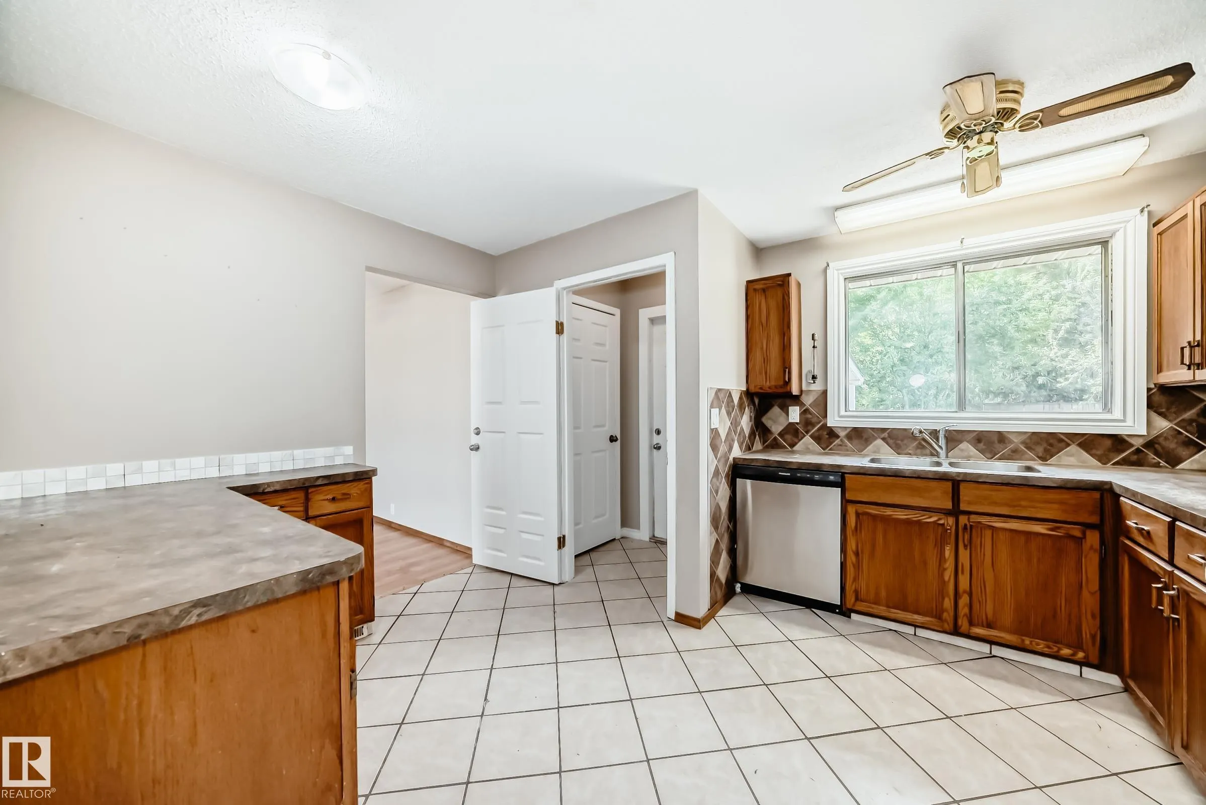 207 HOMESTEAD Crescent