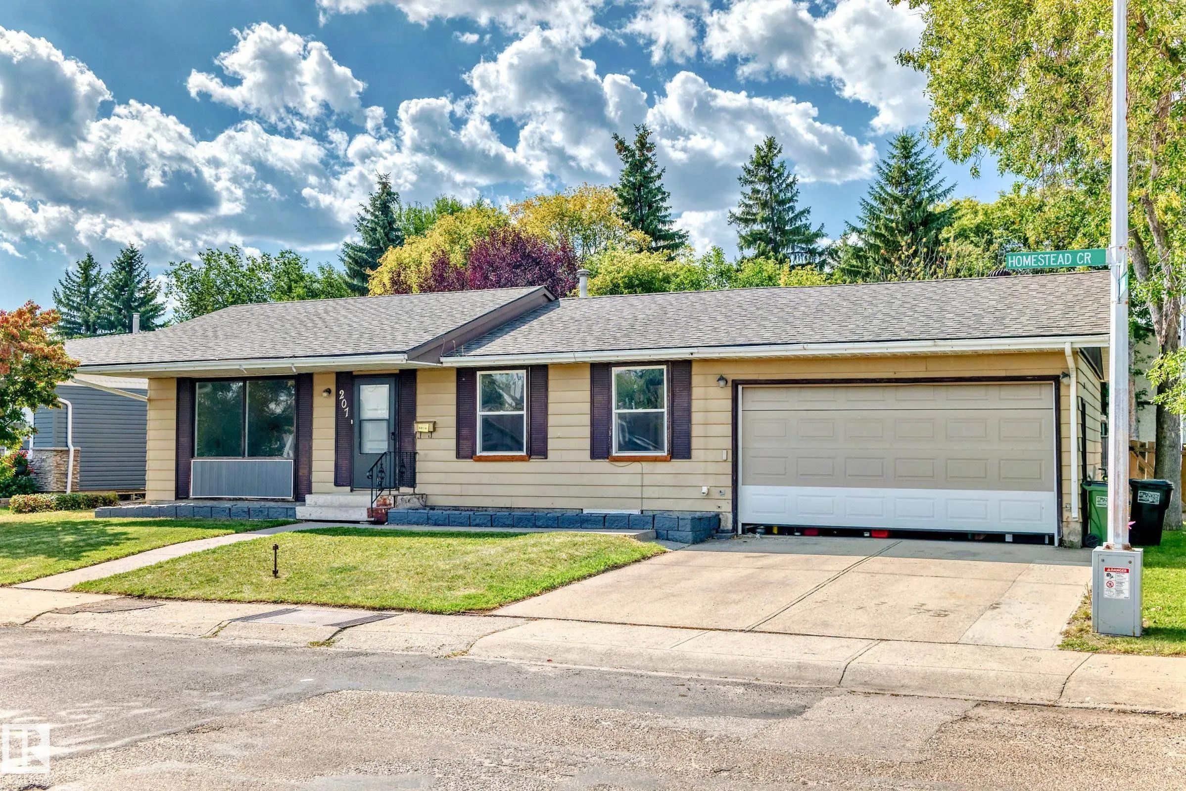 207 HOMESTEAD Crescent