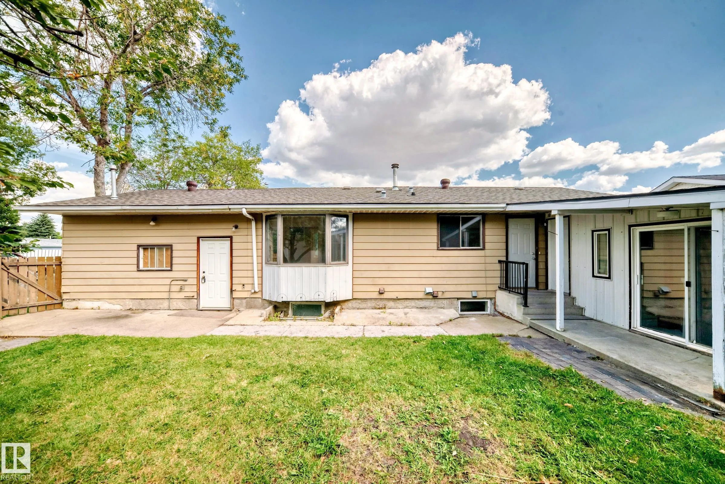 207 HOMESTEAD Crescent