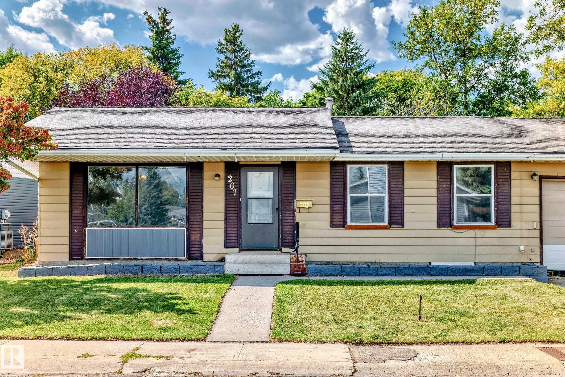 207 HOMESTEAD Crescent