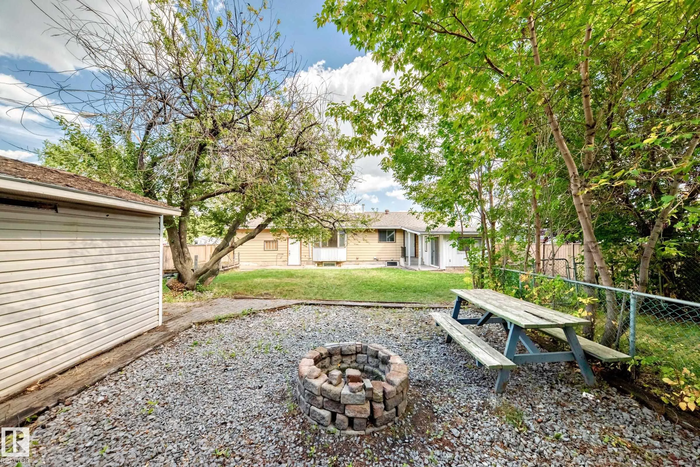 207 HOMESTEAD Crescent