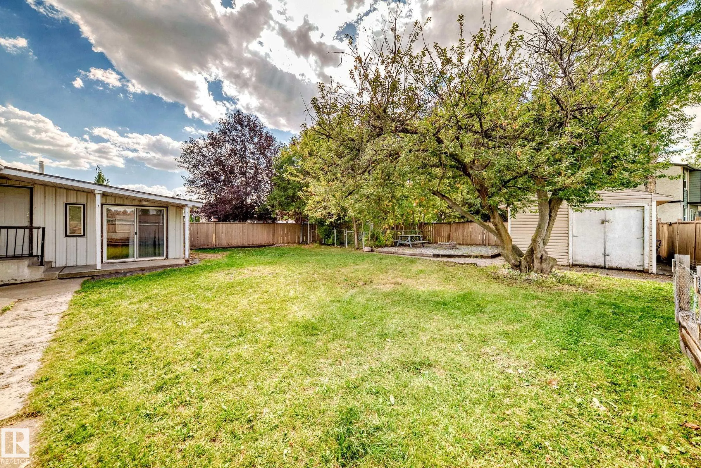 207 HOMESTEAD Crescent