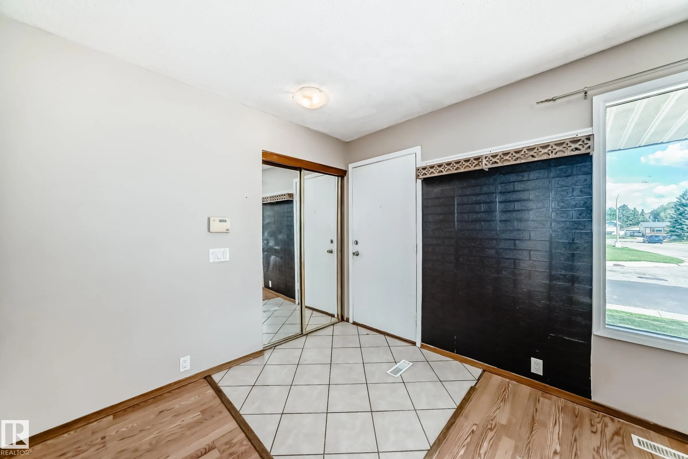 207 HOMESTEAD Crescent