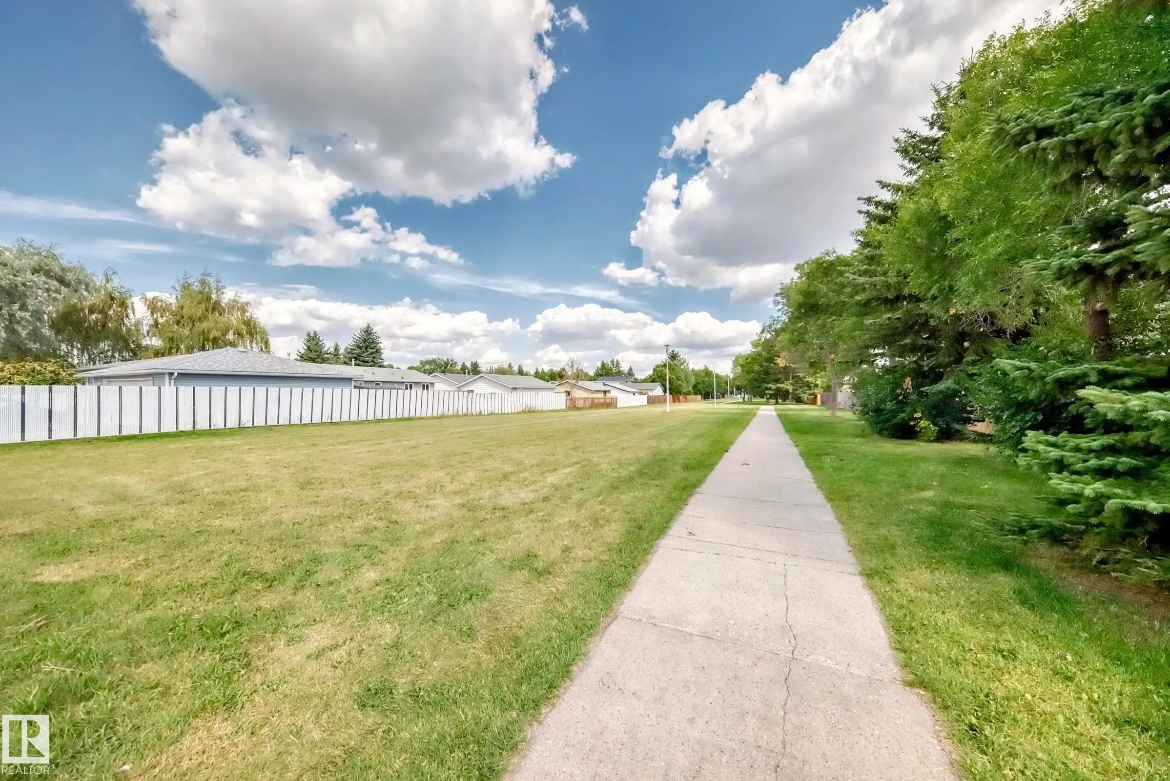 207 HOMESTEAD Crescent