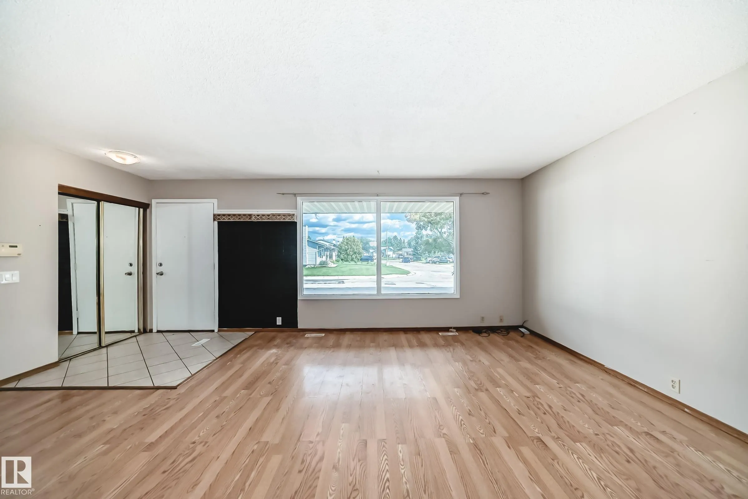 207 HOMESTEAD Crescent